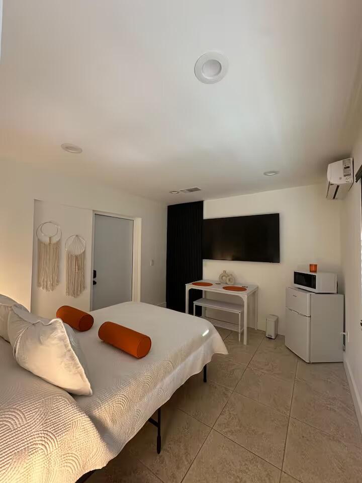 SUNRISE GOLF VILLAGE SEC 24 - Residential Lease