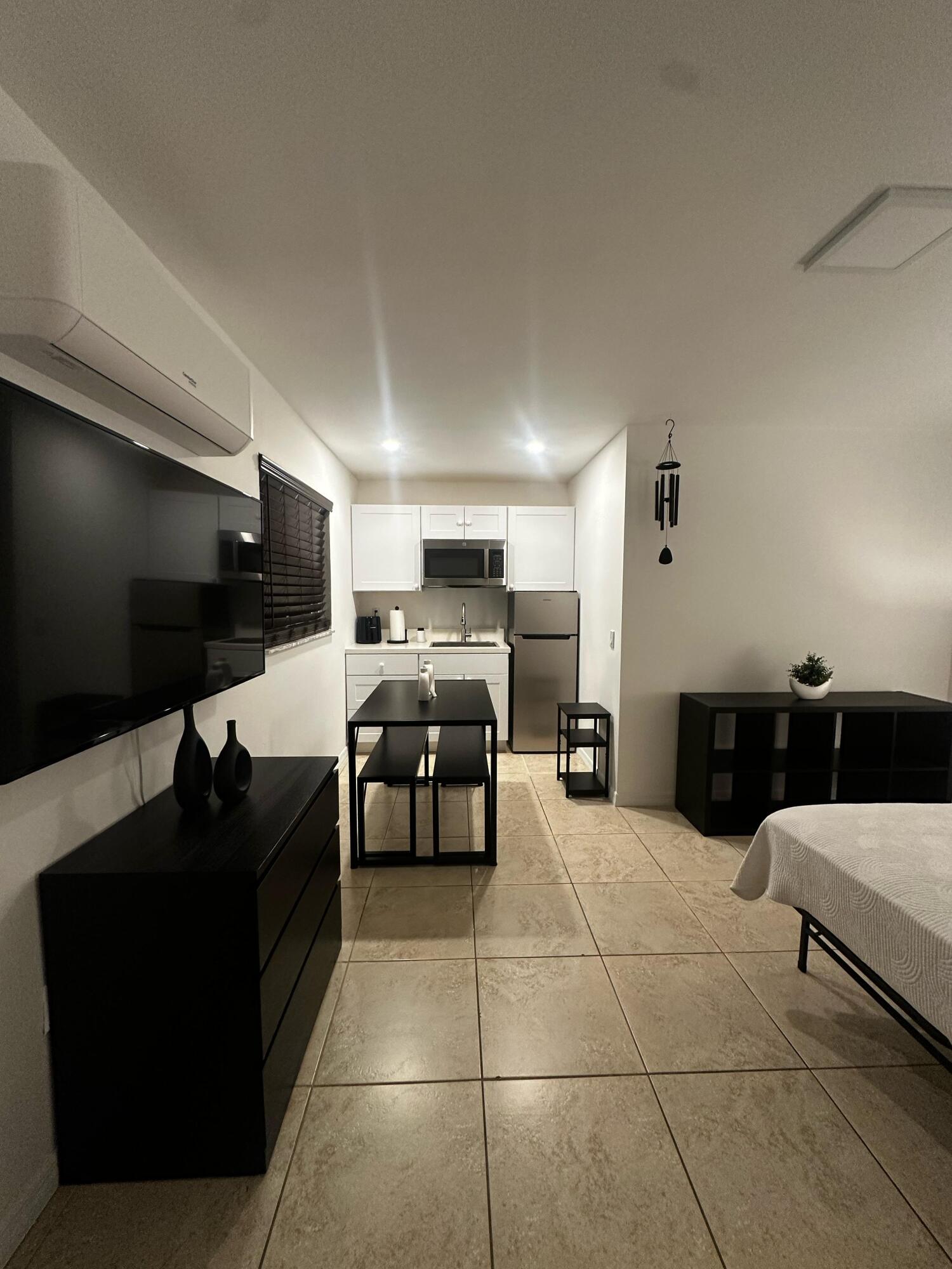 SUNRISE GOLF VILLAGE SEC 24 - Residential Lease