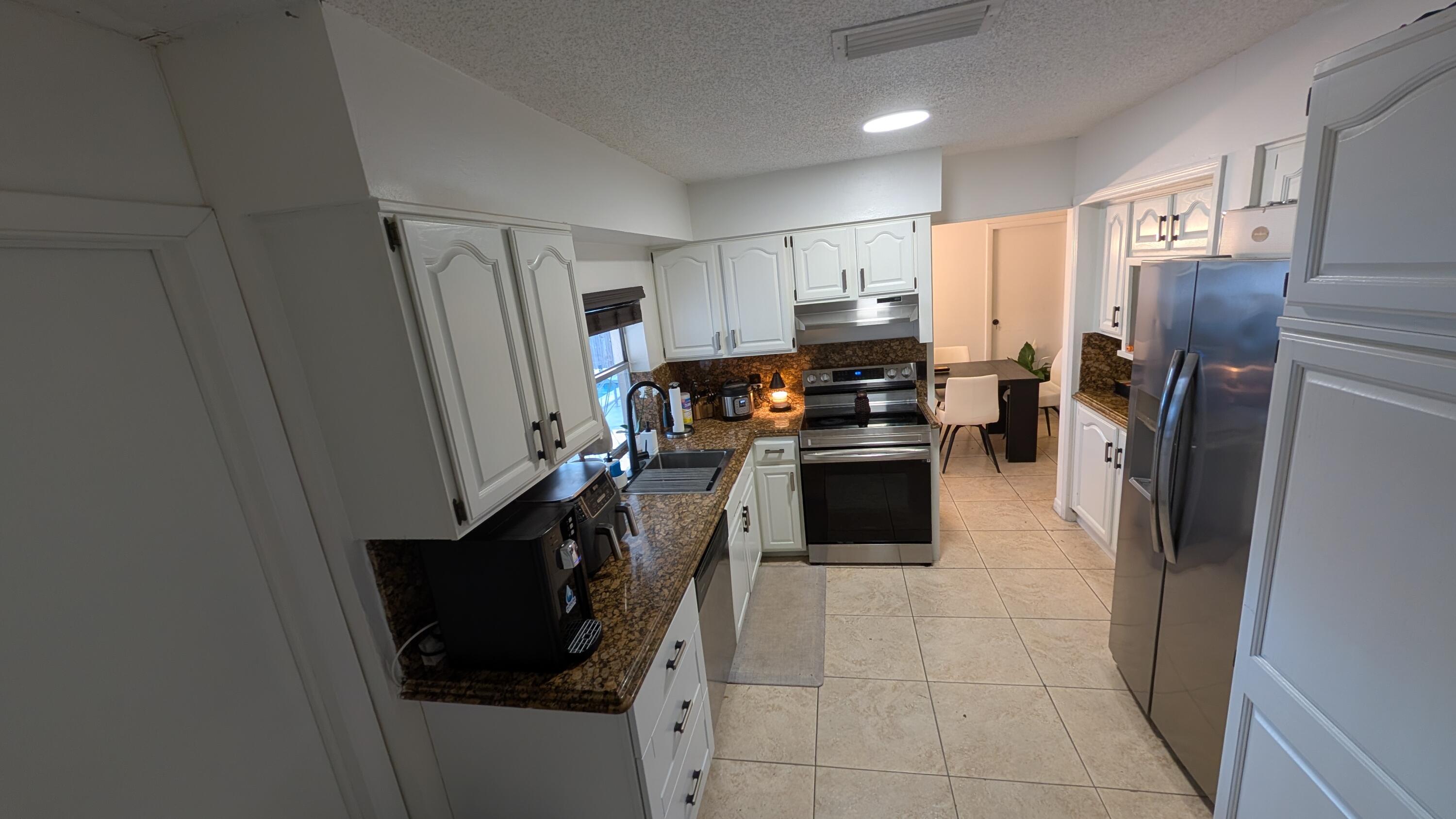 SUNRISE GOLF VILLAGE SEC 24 - Residential Lease