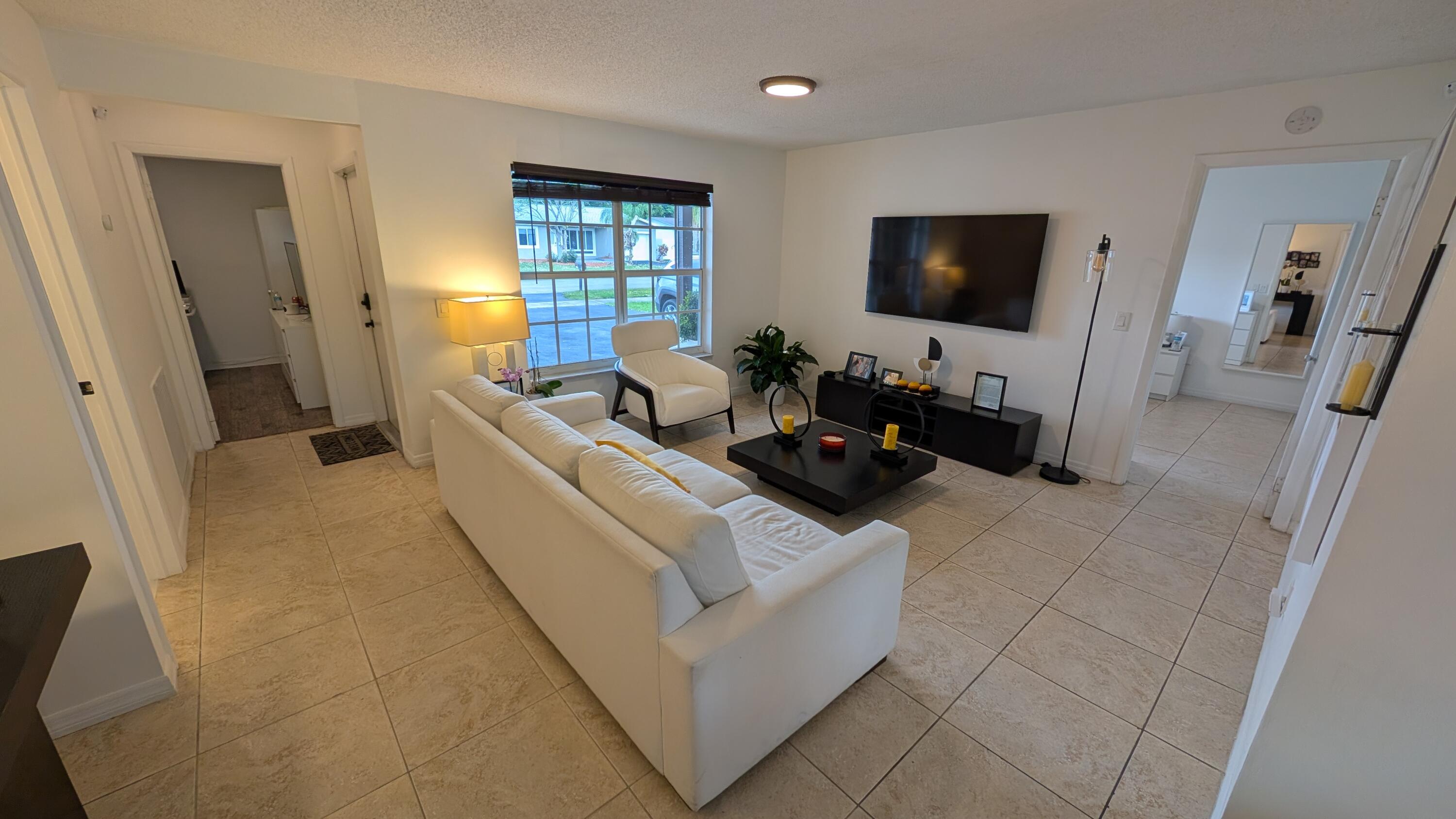 SUNRISE GOLF VILLAGE SEC 24 - Residential Lease