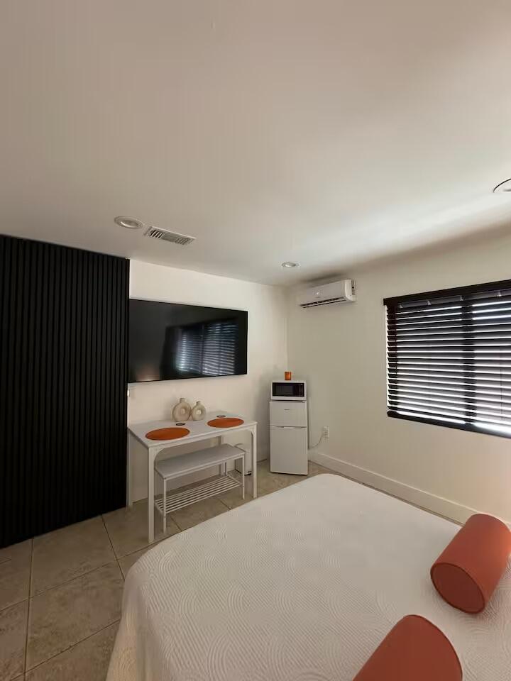 SUNRISE GOLF VILLAGE SEC 24 - Residential Lease