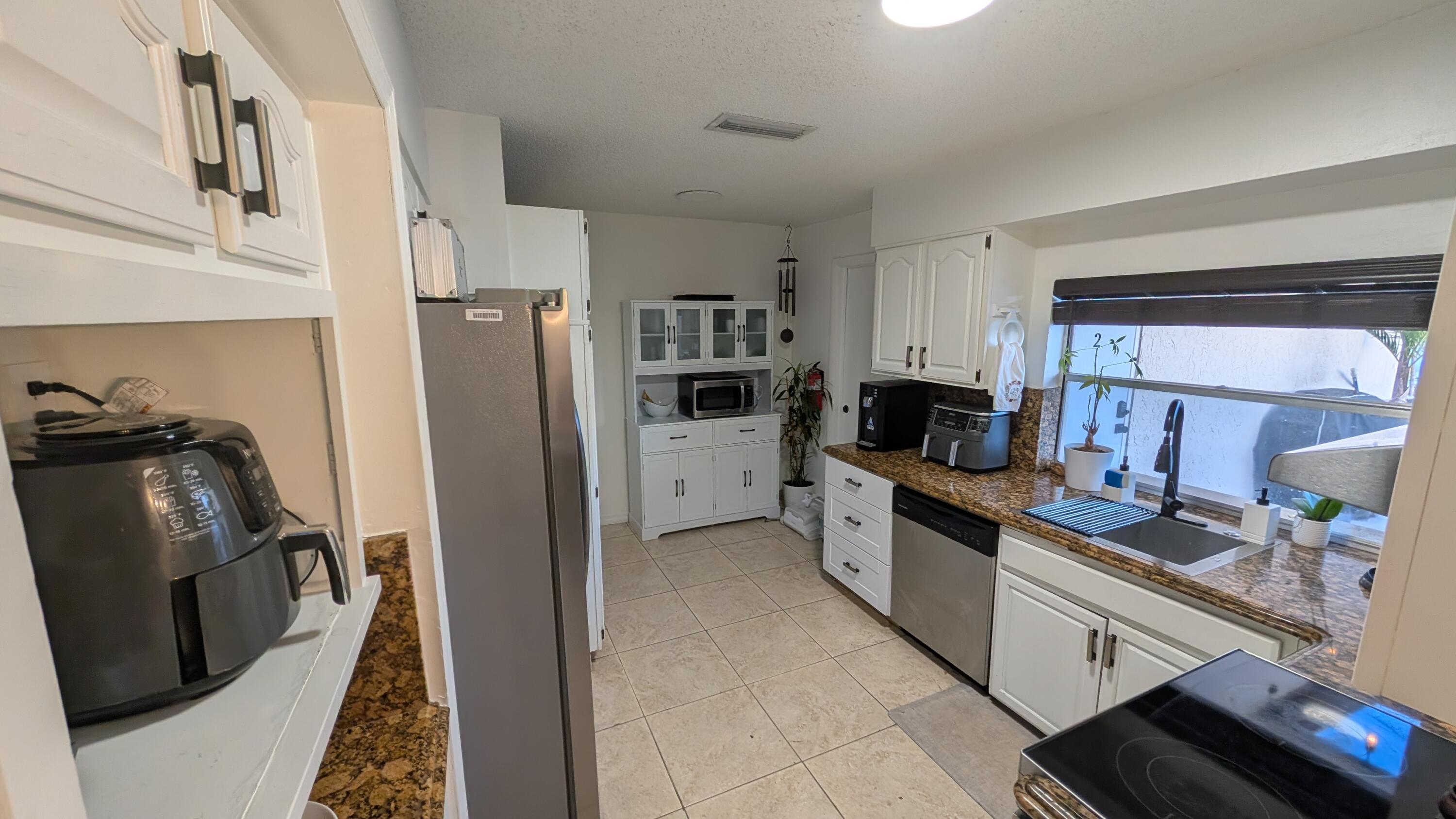 SUNRISE GOLF VILLAGE SEC 24 - Residential Lease