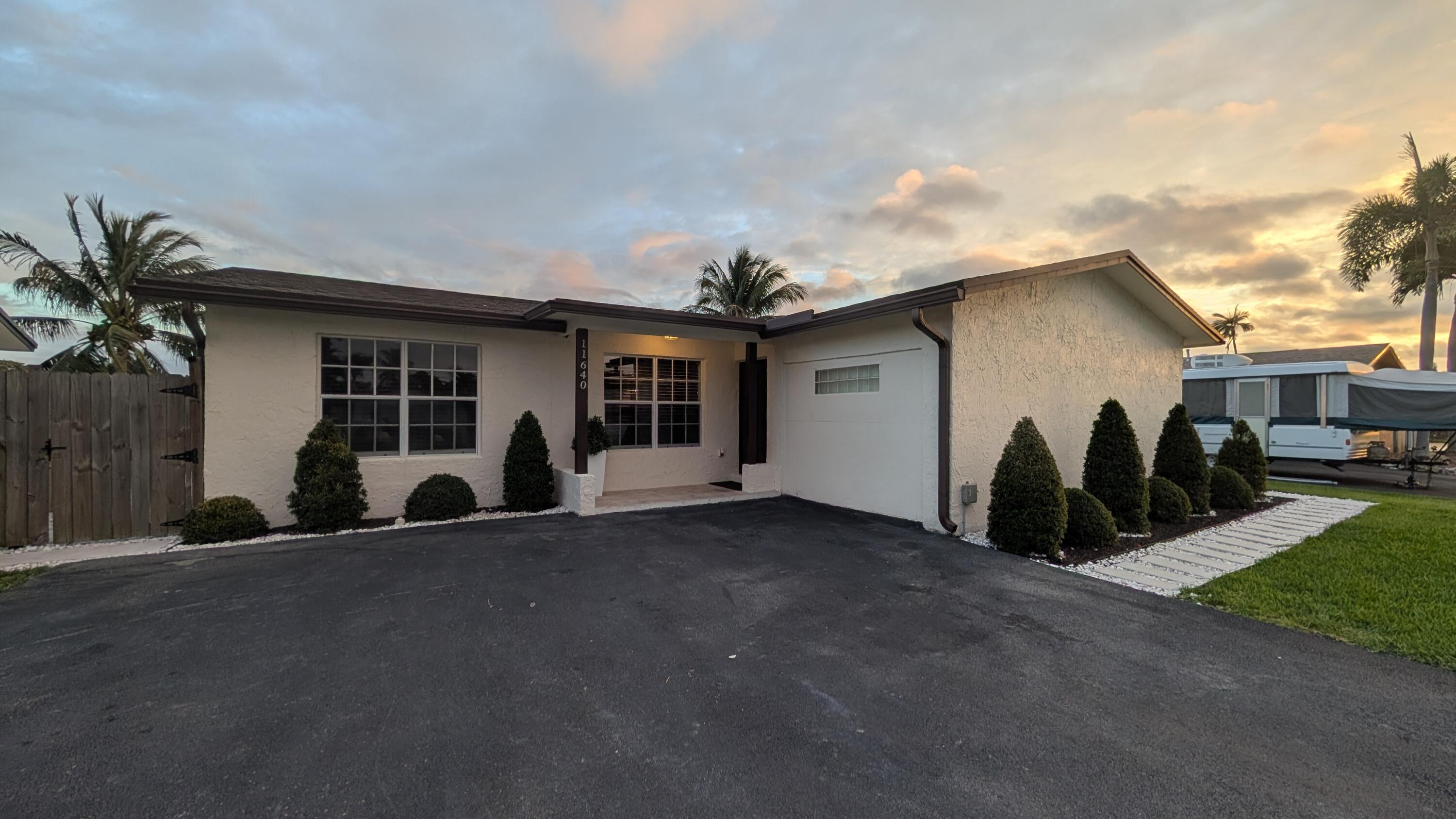 SUNRISE GOLF VILLAGE SEC 24 - Residential Lease