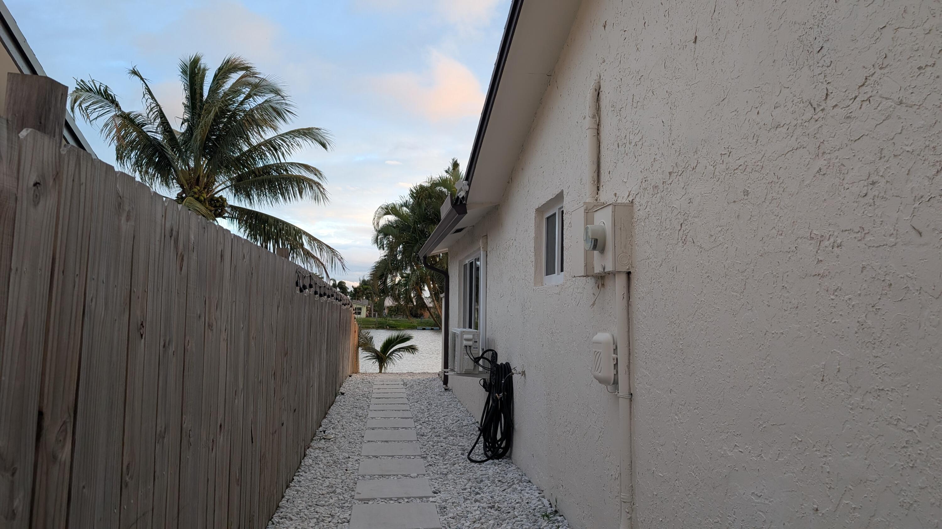 SUNRISE GOLF VILLAGE SEC 24 - Residential Lease