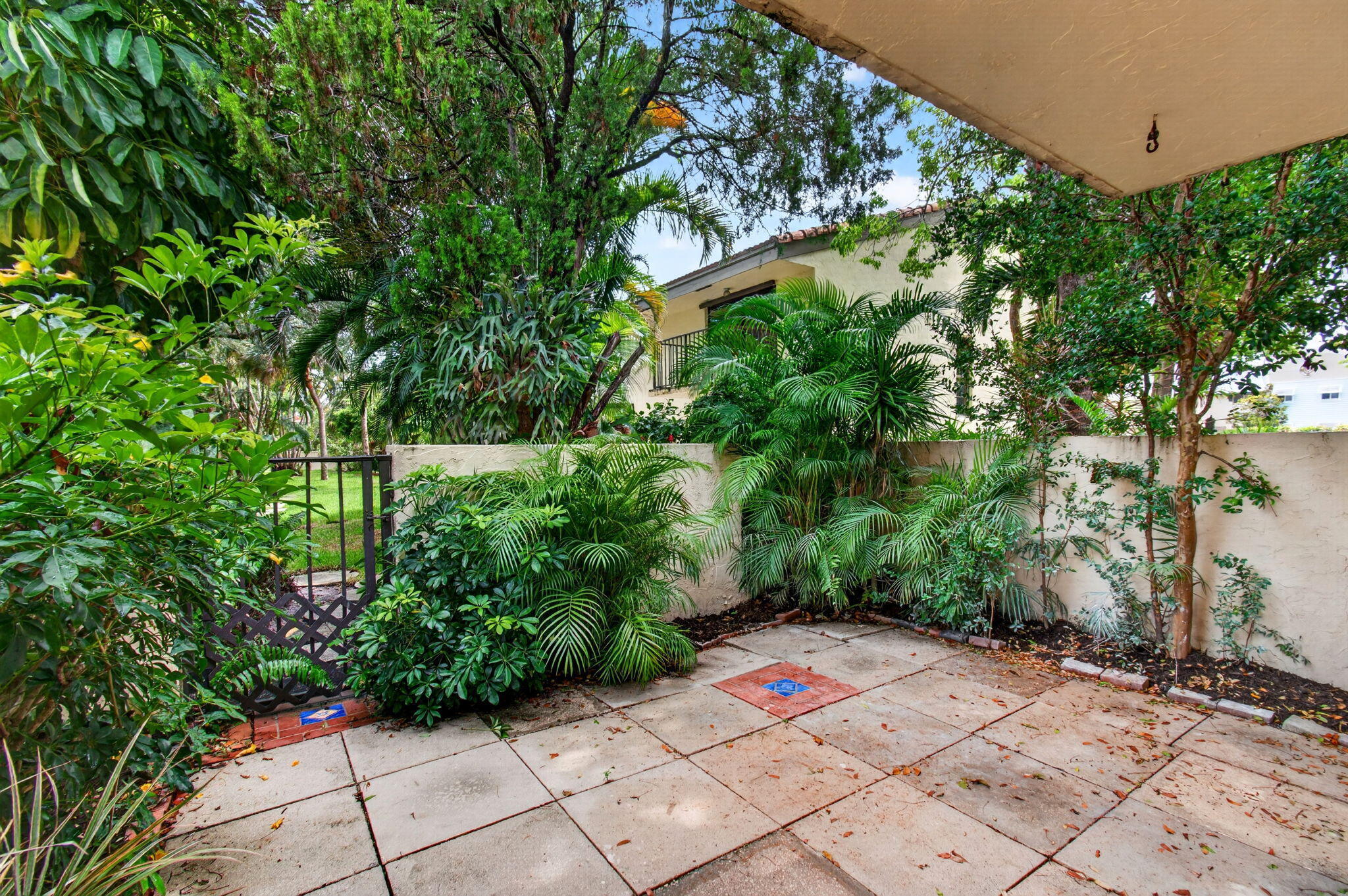 MEADOW KNOLL TOWNHOMES - Residential