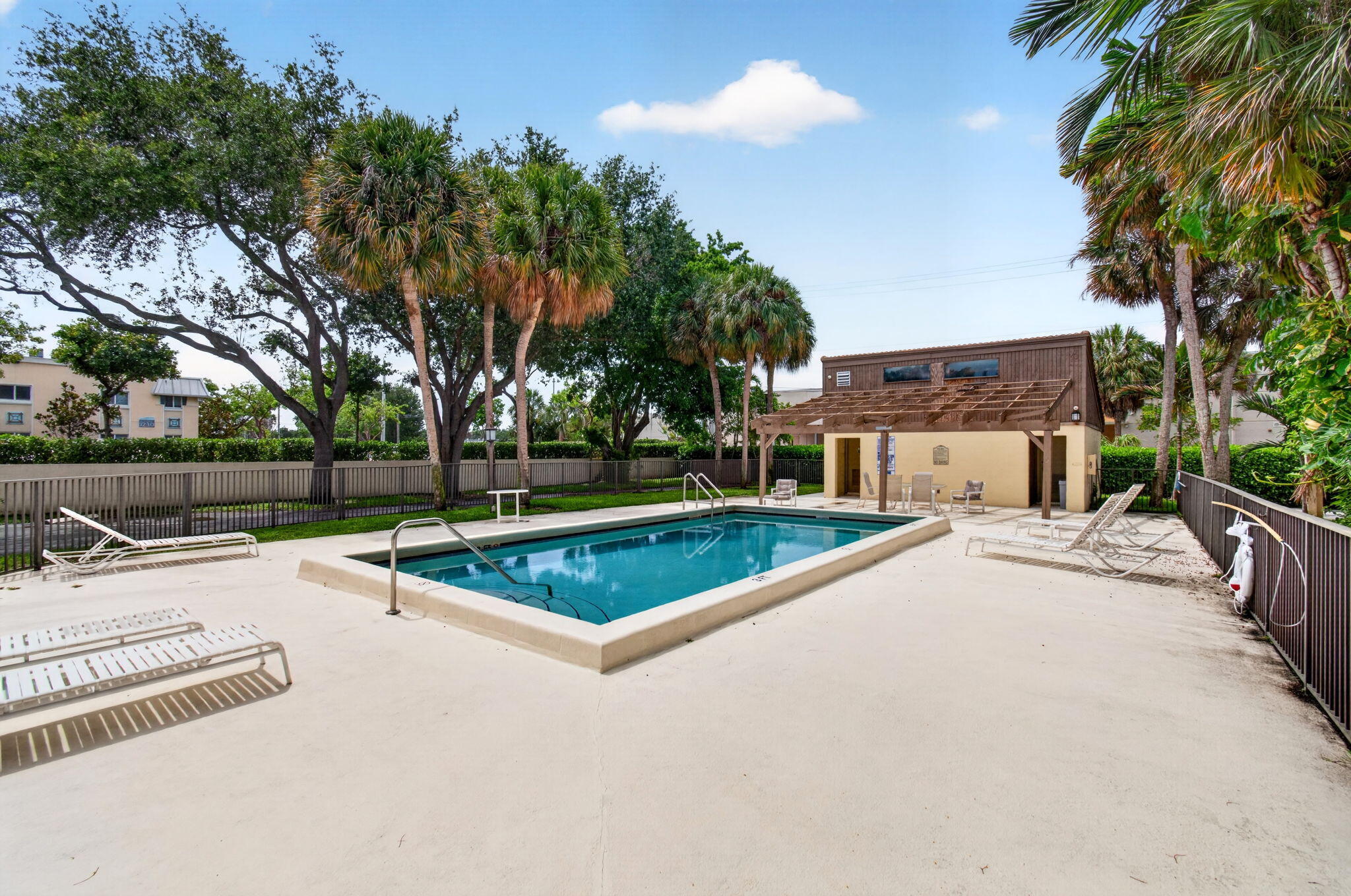 MEADOW KNOLL TOWNHOMES - Residential