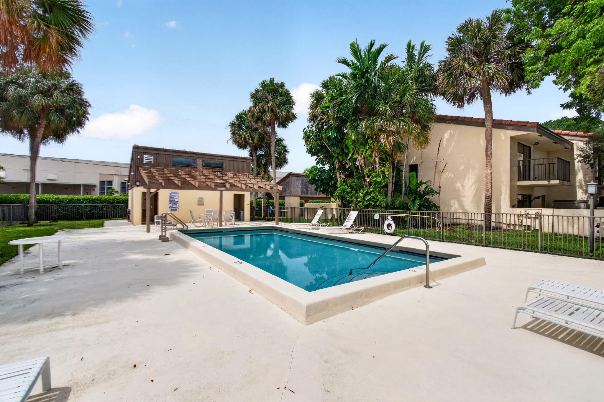 MEADOW KNOLL TOWNHOMES - Residential