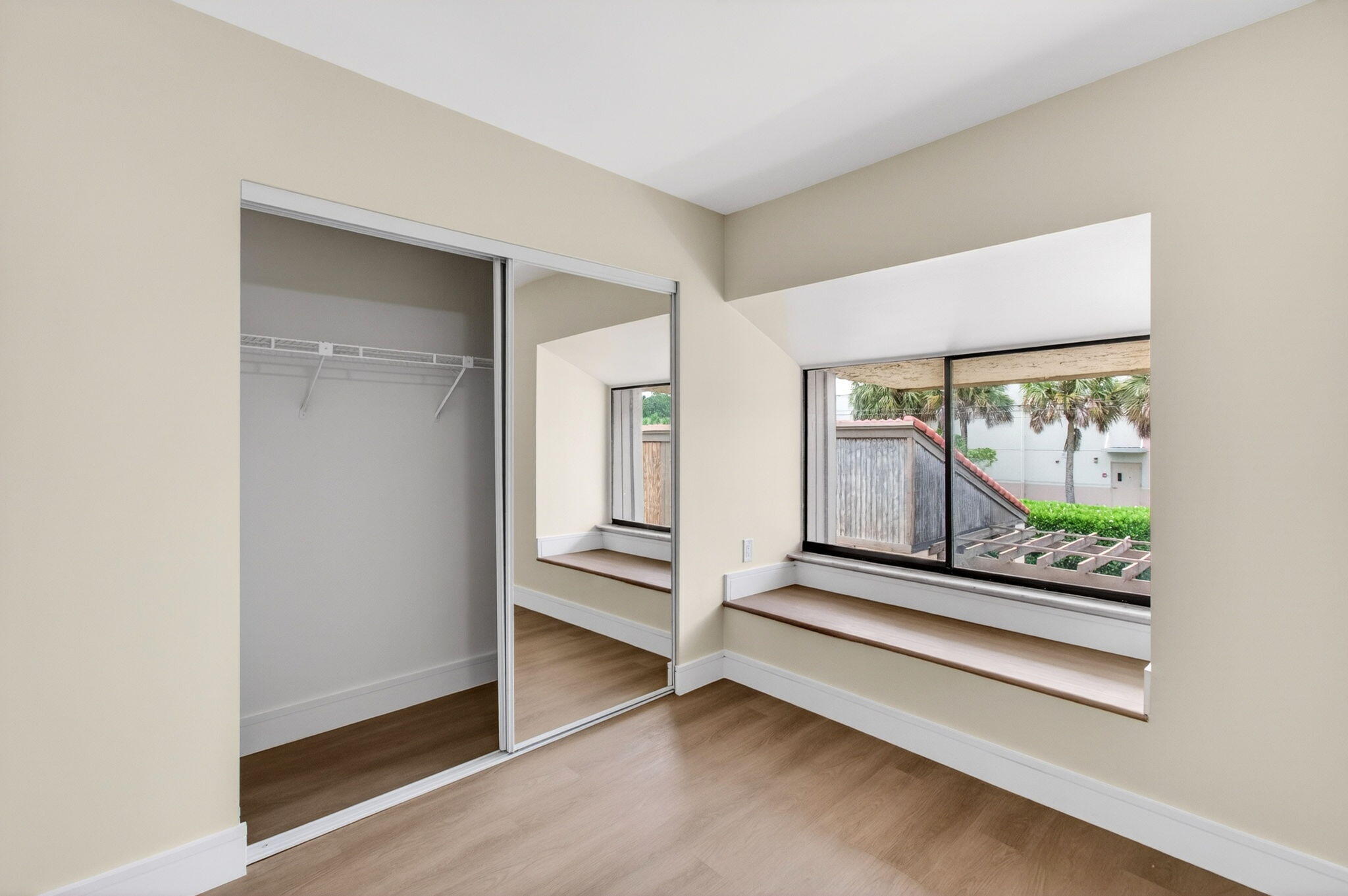 MEADOW KNOLL TOWNHOMES - Residential