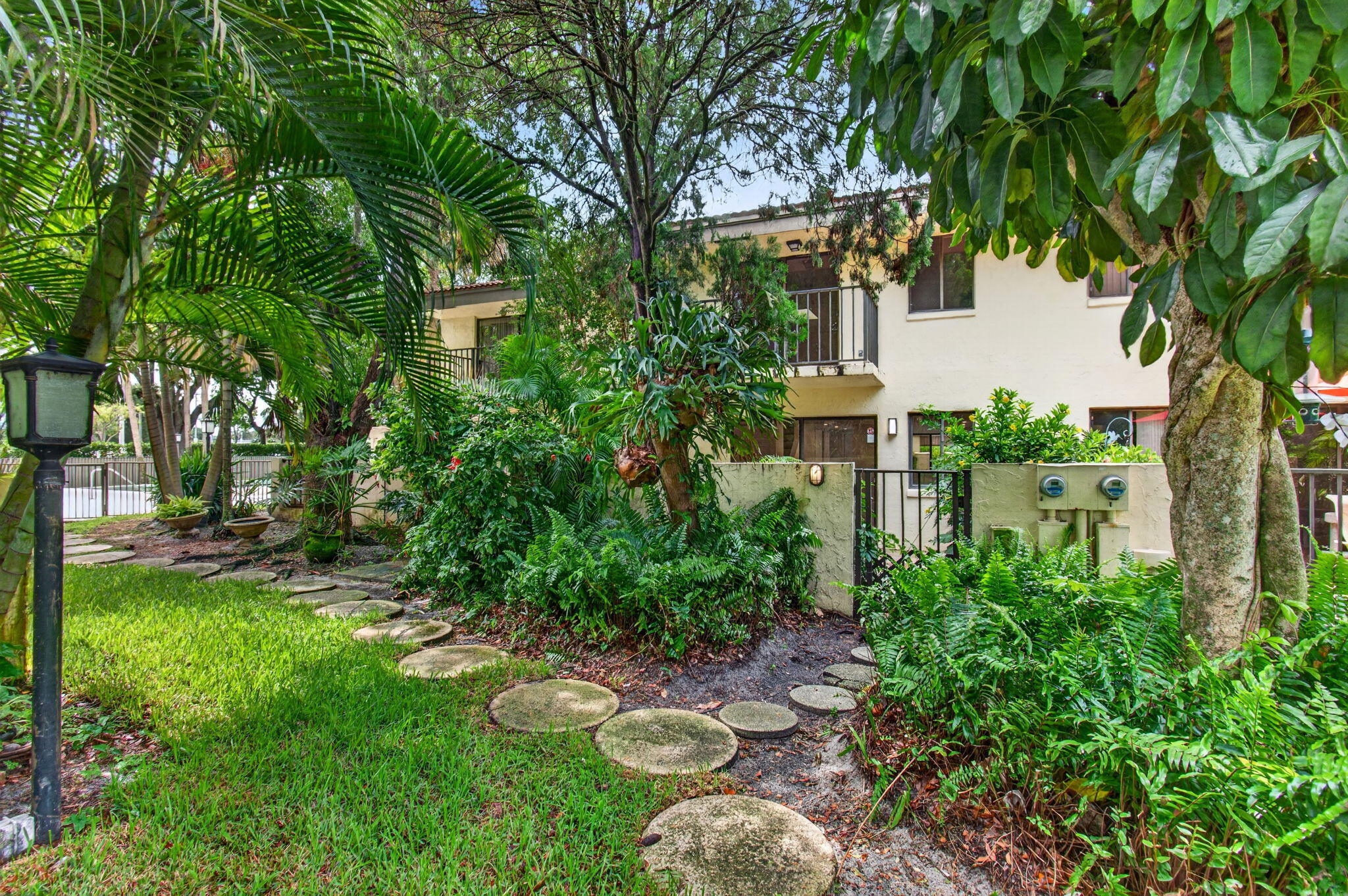 MEADOW KNOLL TOWNHOMES - Residential