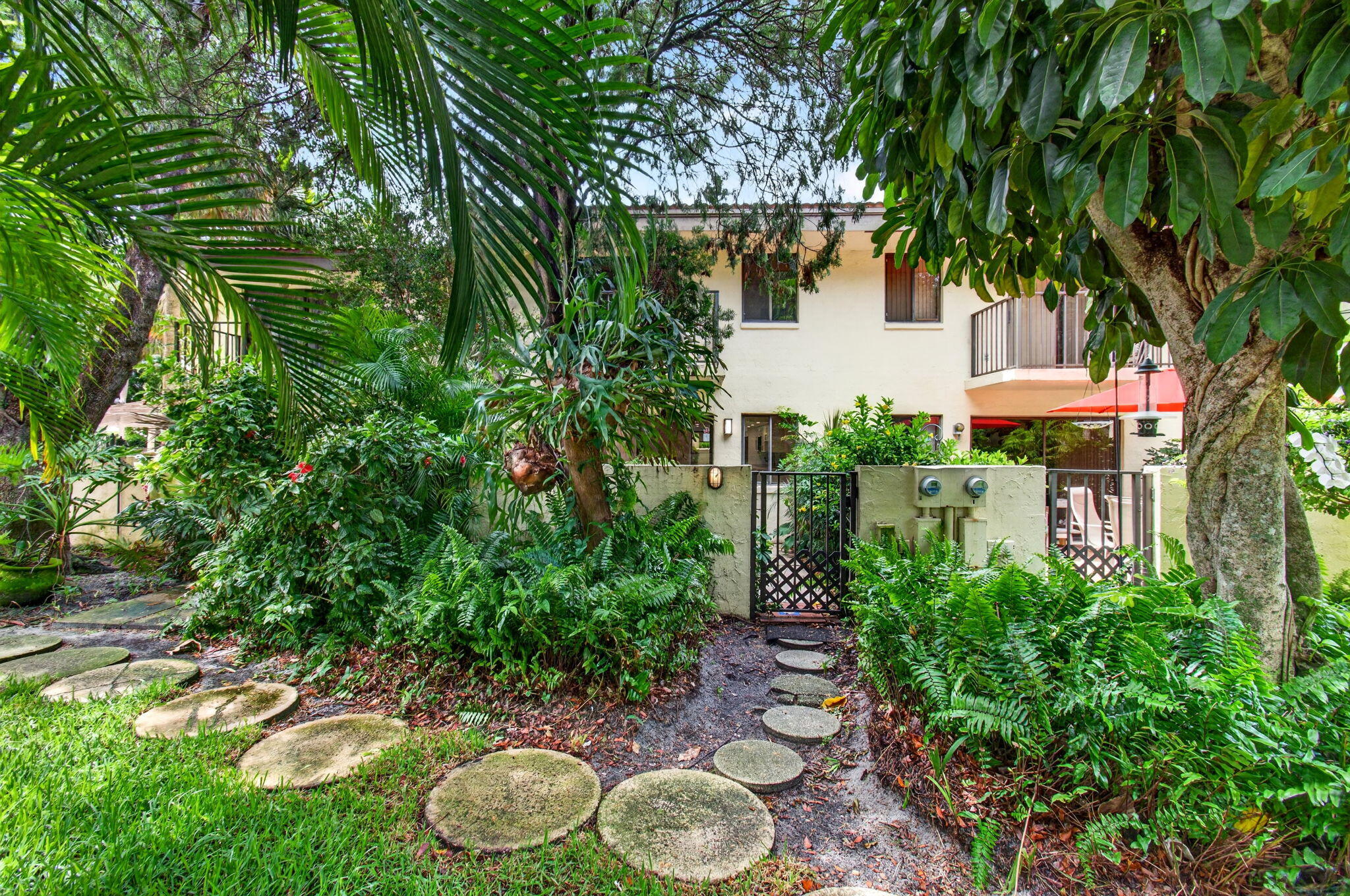 MEADOW KNOLL TOWNHOMES - Residential