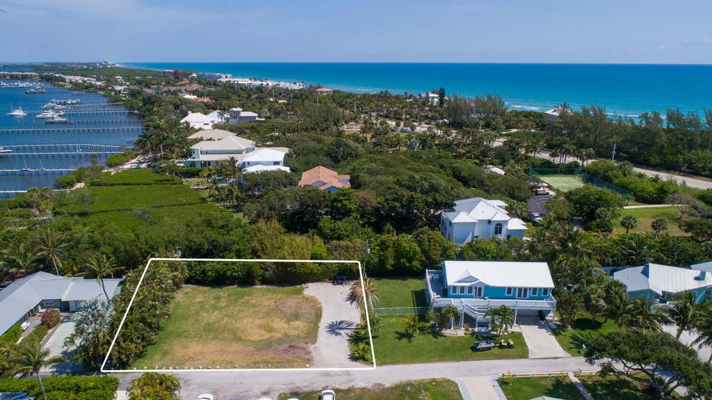 Photo of 5157 NE Shore Village Terrace, Hutchinson Island, FL 34996 (MLS # B26034944)