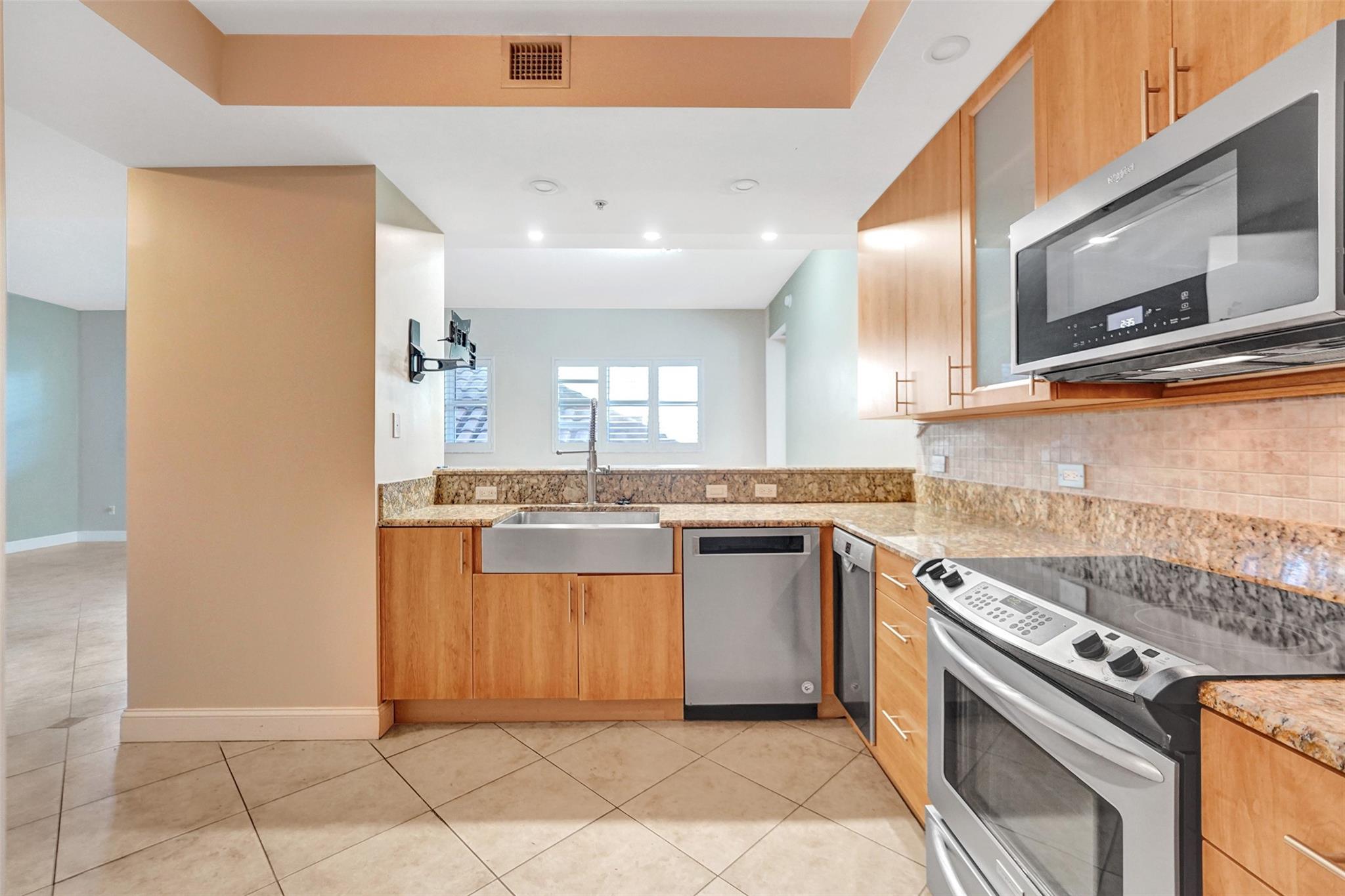 2617 NE 14th Ave 300