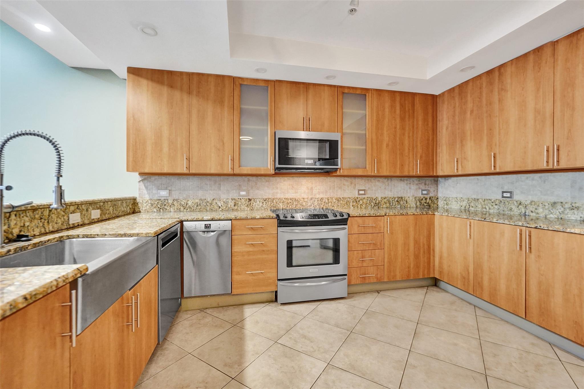 2617 NE 14th Ave 300