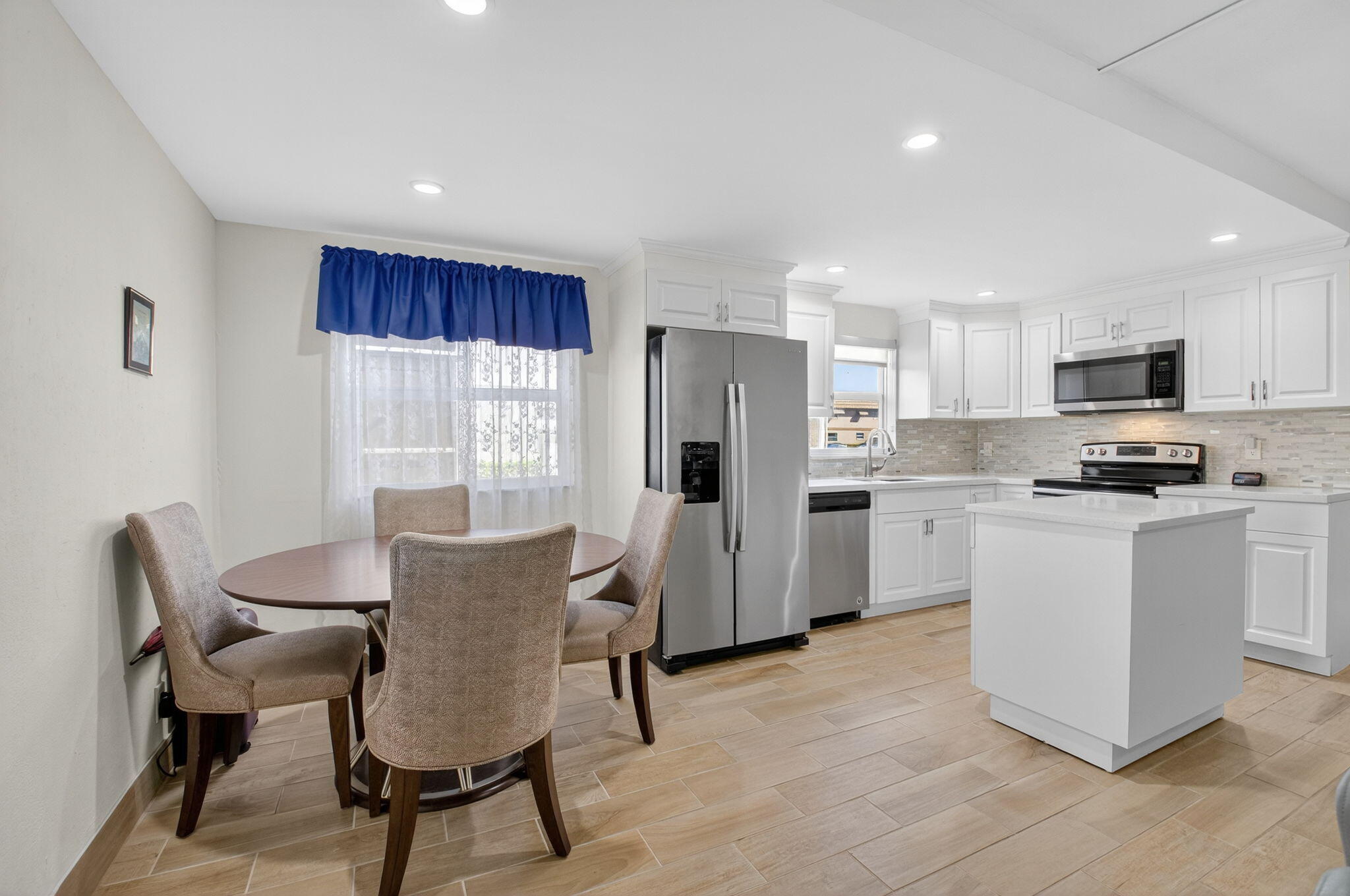 KINGS POINT - Residential