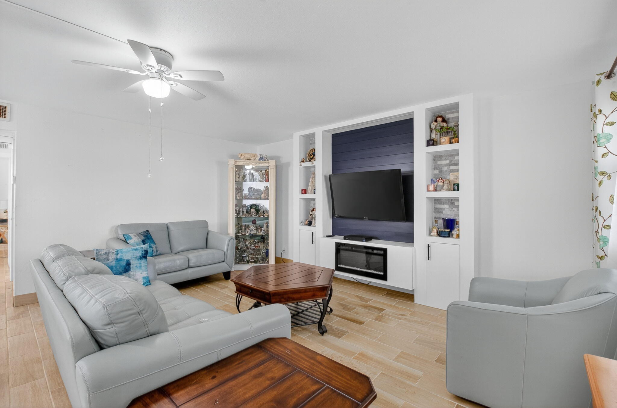 KINGS POINT - Residential