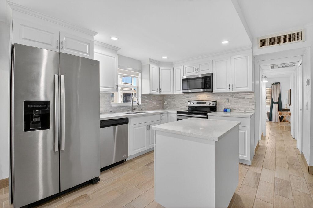 Photo of 60 Brittany #B, Delray Beach, FL 33446 (MLS # R11169916)