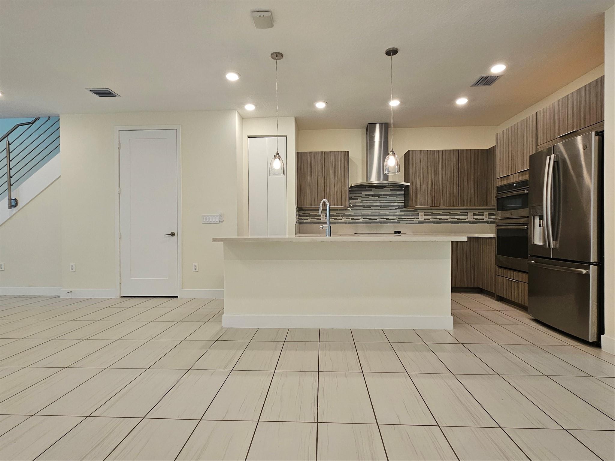 6675 NW 103rd Pkwy