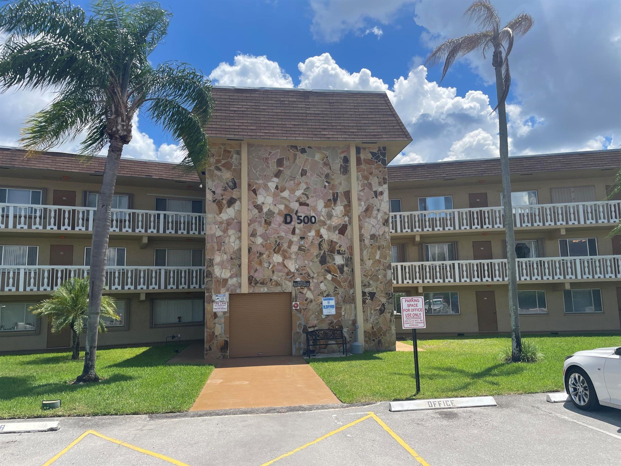 Investor friendly 2 bedroom at this age 55 plus Village Green community. No waiting to rent. Tile floor throughout and view of swimming pool. Located steps away from on site laundry, storage locker and elevator. Market rent should be between 1600 and $1800/month.