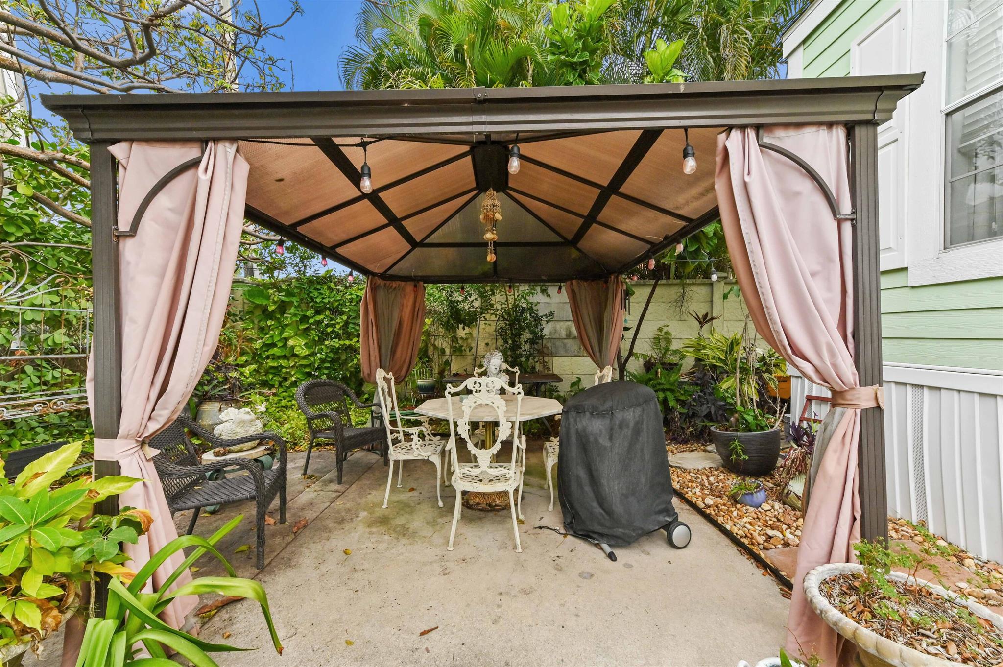 VIEW STREET MOBILE HOME P - Residential
