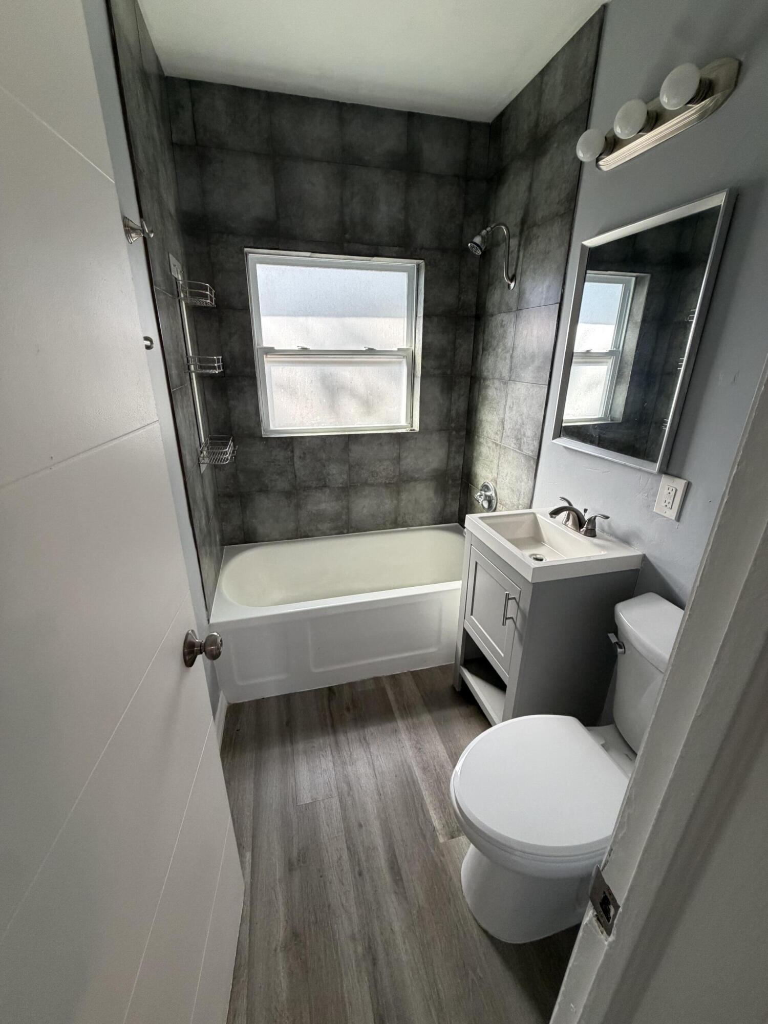 RIVERSIDE ADD AMEN PLAT - Residential Income