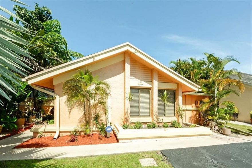 INCREDIBLE LAKE VIEWS FROM THIS QUAINT 2/2 VILLA RIGHT IN THE HEART OF DAVIE & ALL"A" RATED SCHOOLS! RELAX IN YOUR TROPICAL BACKYARD WITH HUGE LAKE VIEW, SPA & DOCK! THE ONLY THING MISSING IS YOUR HAMMOCK! SMALL OFFICE/SITTING RM IN MASTER, AC 5 YEARS NEW, LARGE SIDE PATIO, GREAT CLOSET SPACE, BONUS STORAGE RM, REVERSE OSMOSIS SYSTEM, SPA HAS GAS HEATER, EAT IN KITCHEN, LARGE 2ND BEDROOM! WILL NOT LAST LONG FOR THIS CENTRALLY LOCATED AREA, CLOSE TO 595, 95, MIAMI, DOWNTOWN FT. LAUDERDALE, AIRPORT, SEAPORT