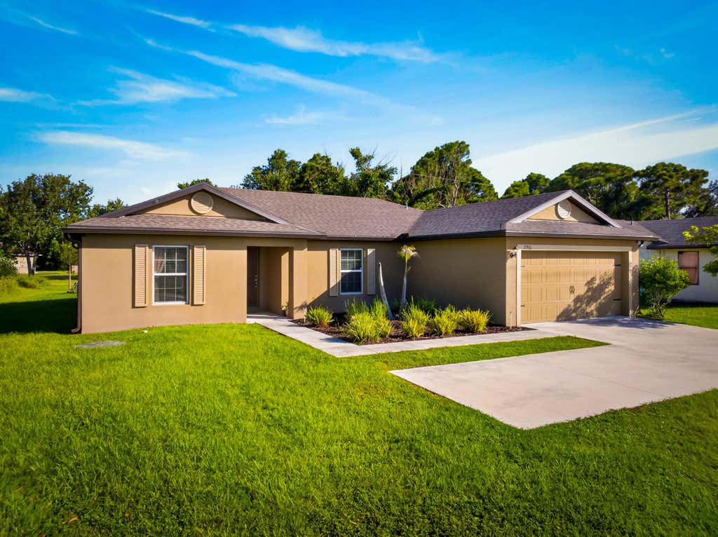 Photo of 2916 SE Melaleuca Boulevard, Port Saint Lucie, FL 34952 (MLS # B26053272)