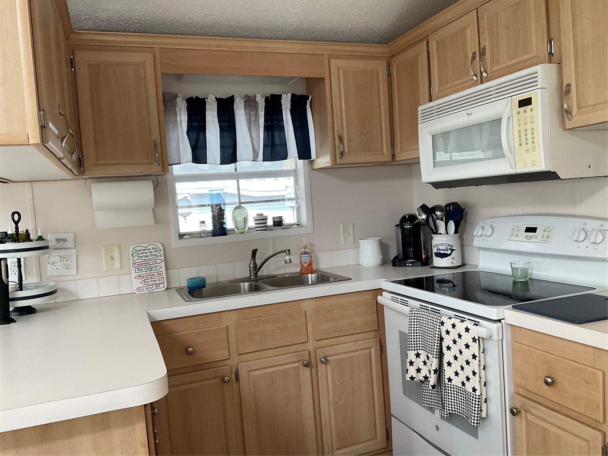 FISH EATING BAY CONDOMINIUMS - Residential
