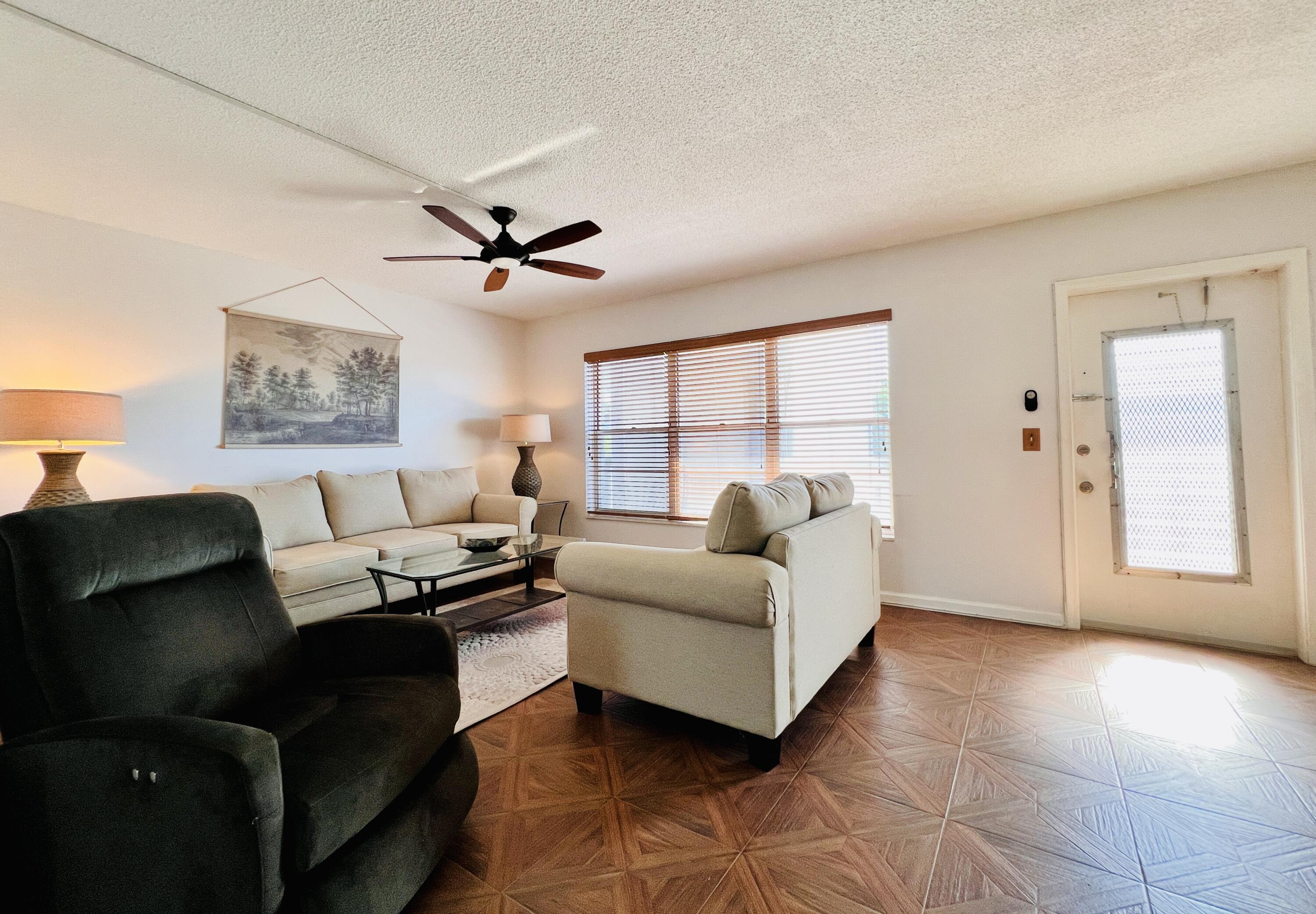 CENTURY VILLAGE - WELLING - Residential