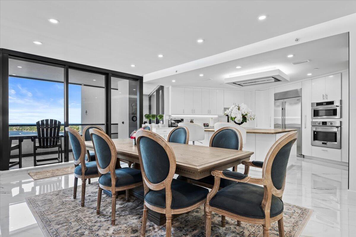 100 Lakeshore Drive 1454