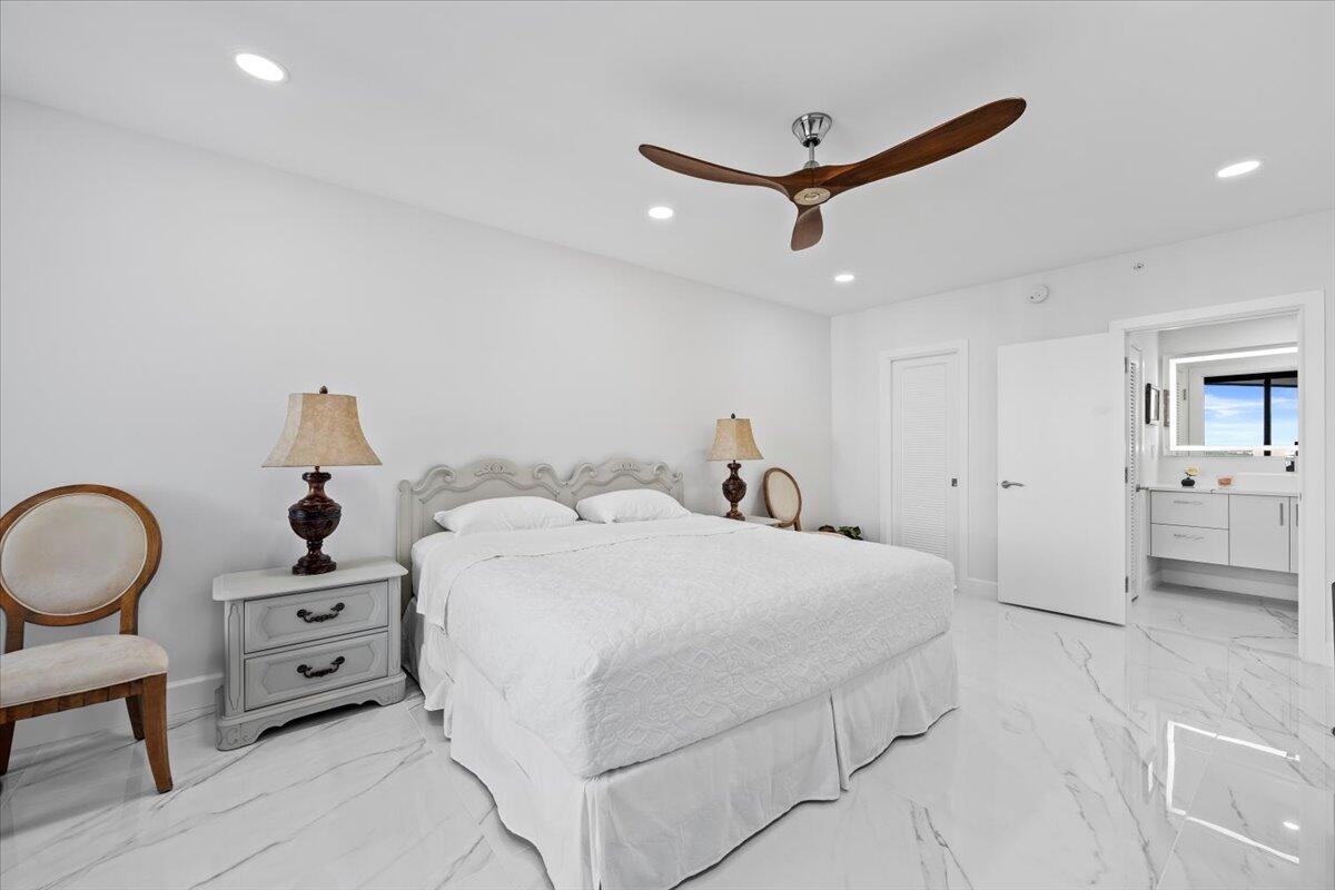 OLD PORT COVE LAKE POINT - Residential