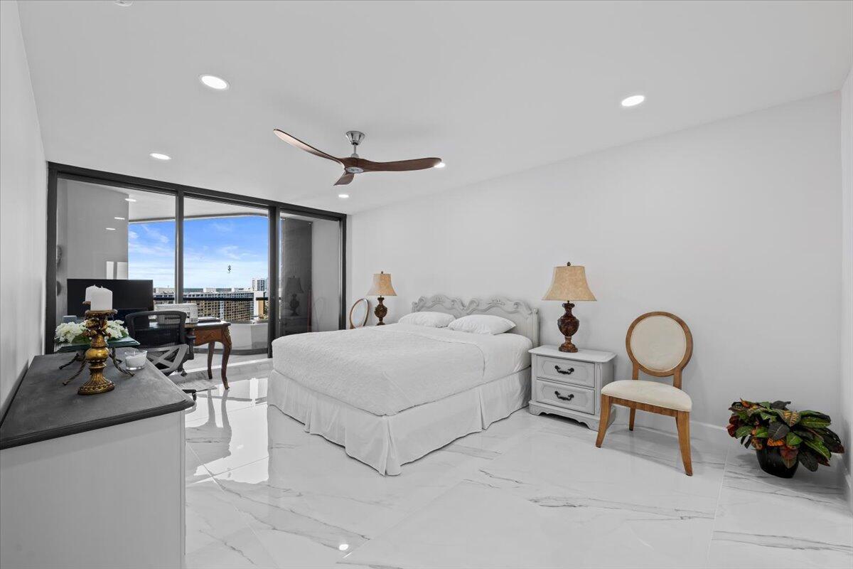 OLD PORT COVE LAKE POINT - Residential