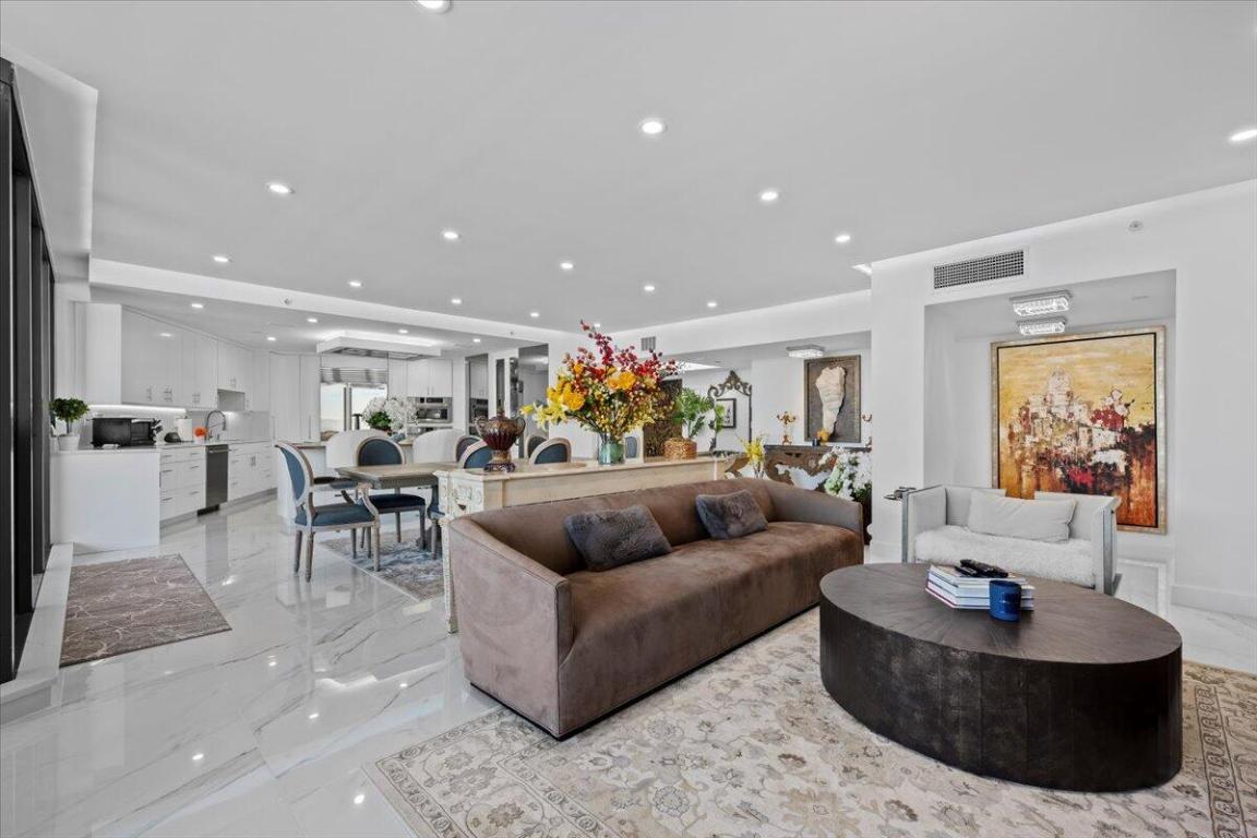 OLD PORT COVE LAKE POINT TOWER CONDO - Residential