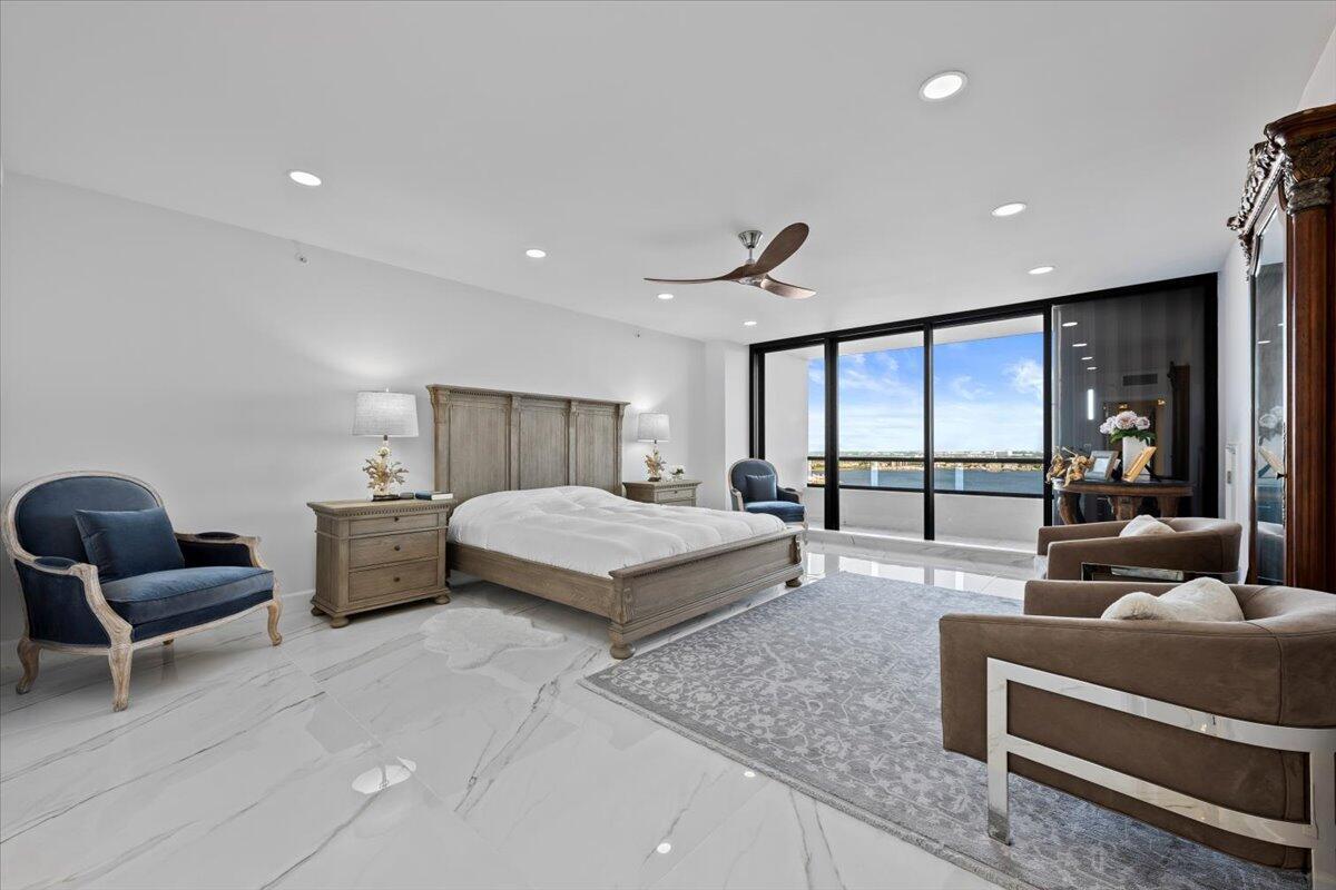 OLD PORT COVE LAKE POINT - Residential