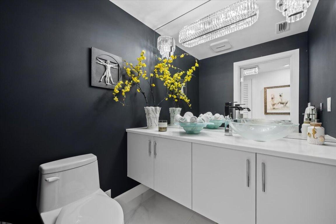 OLD PORT COVE LAKE POINT TOWER CONDO - Residential