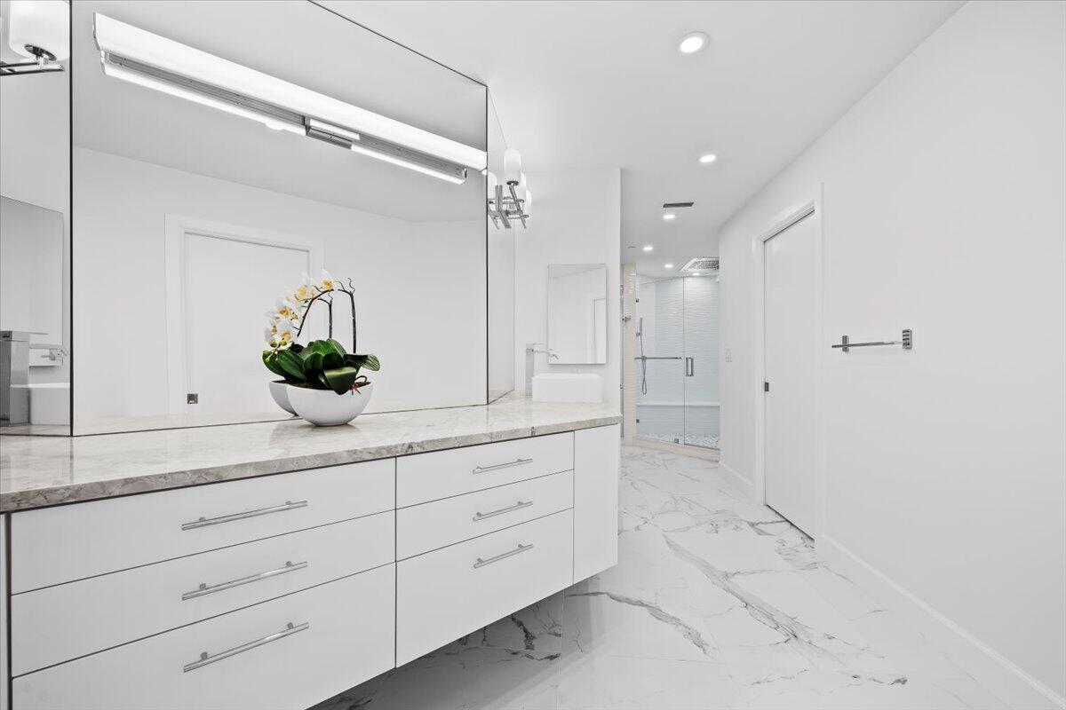 OLD PORT COVE LAKE POINT - Residential