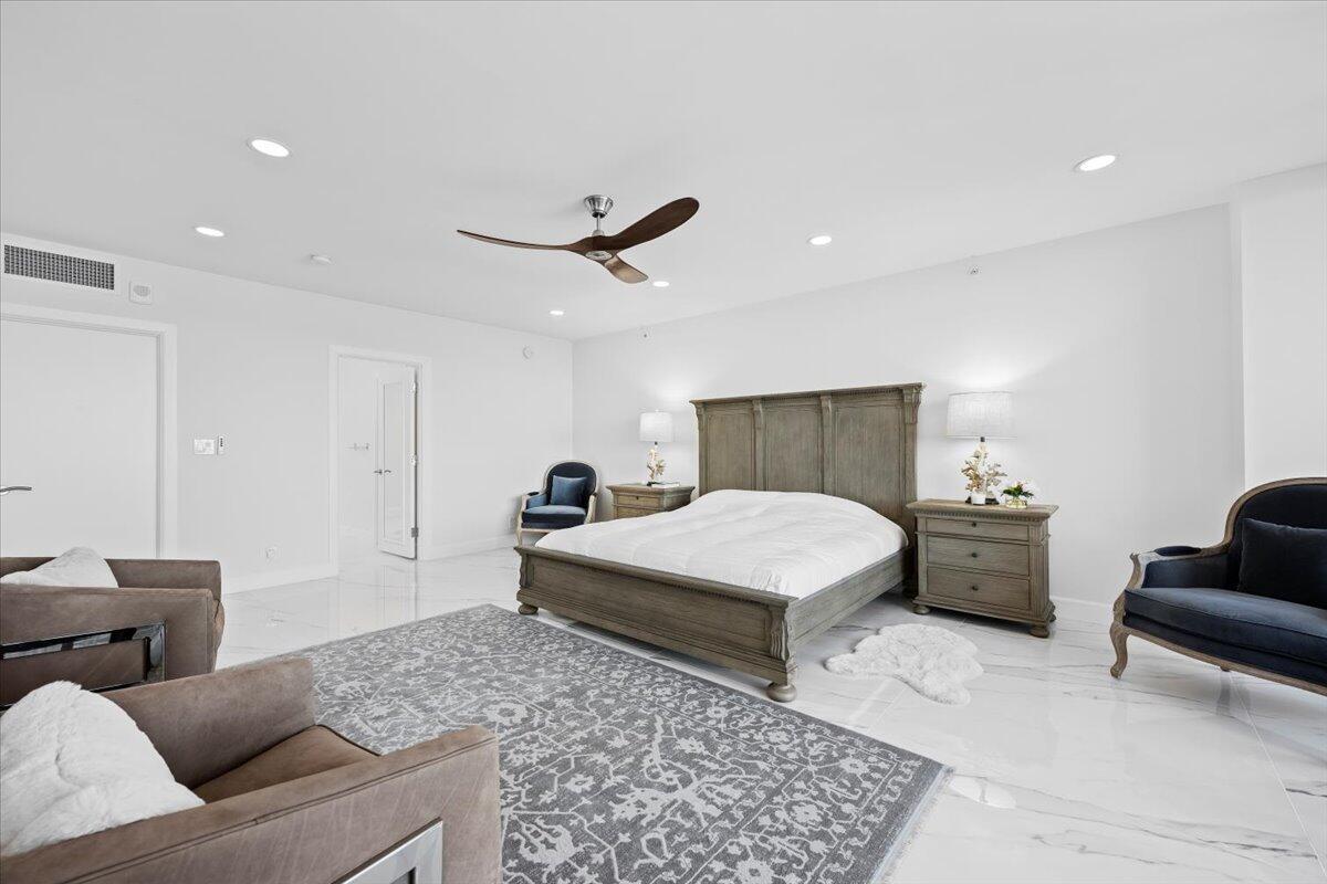 OLD PORT COVE LAKE POINT - Residential