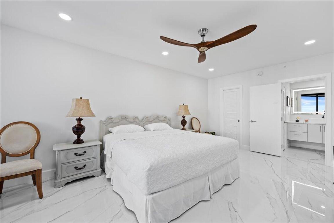 OLD PORT COVE LAKE POINT TOWER CONDO - Residential