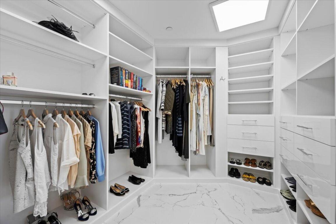 OLD PORT COVE LAKE POINT TOWER CONDO - Residential