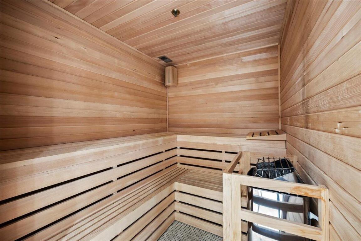 OLD PORT COVE LAKE POINT TOWER CONDO - Residential