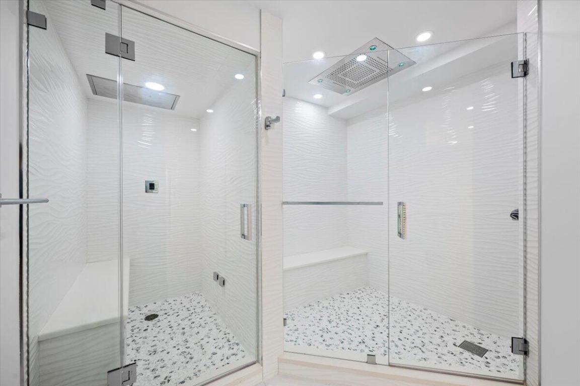 OLD PORT COVE LAKE POINT TOWER CONDO - Residential