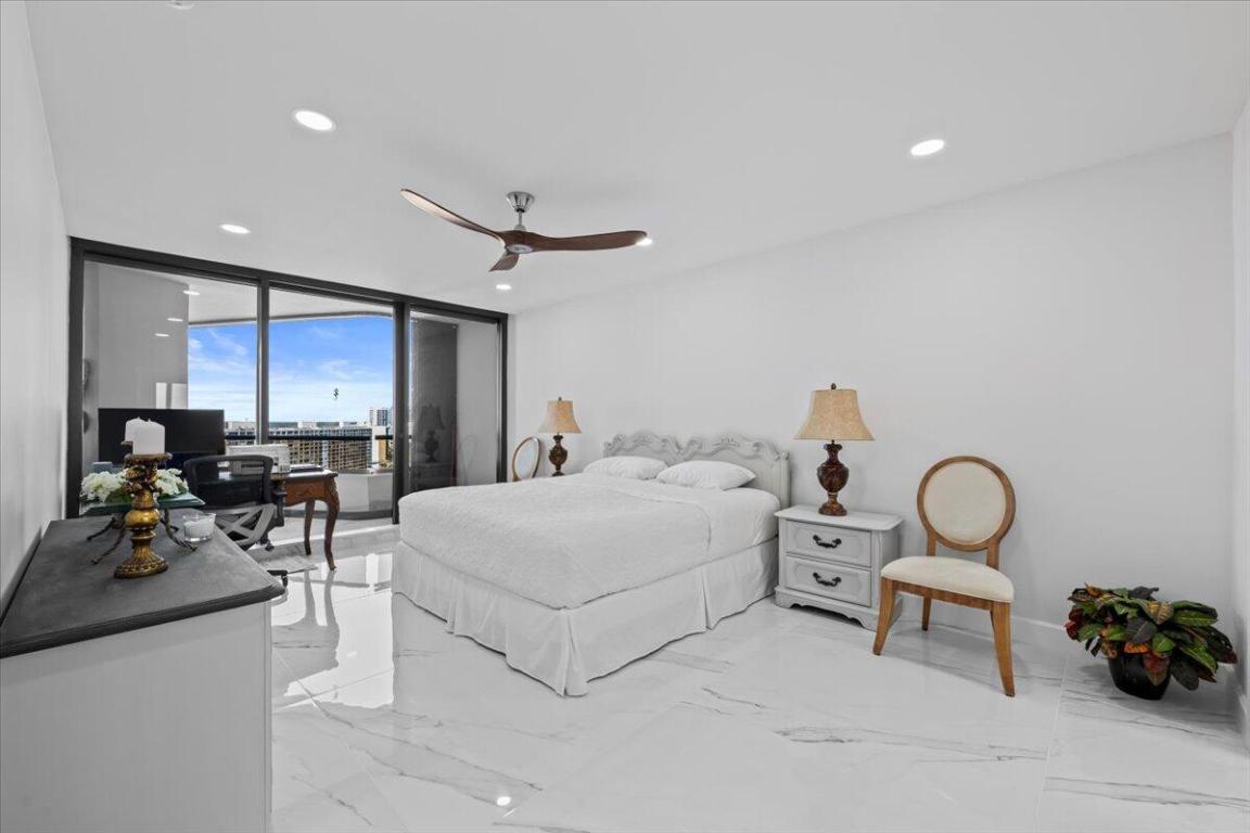 OLD PORT COVE LAKE POINT TOWER CONDO - Residential