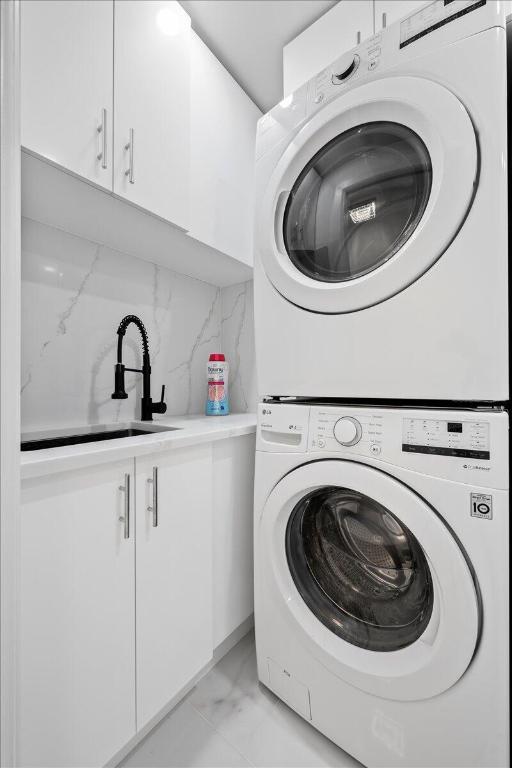 OLD PORT COVE LAKE POINT TOWER CONDO - Residential