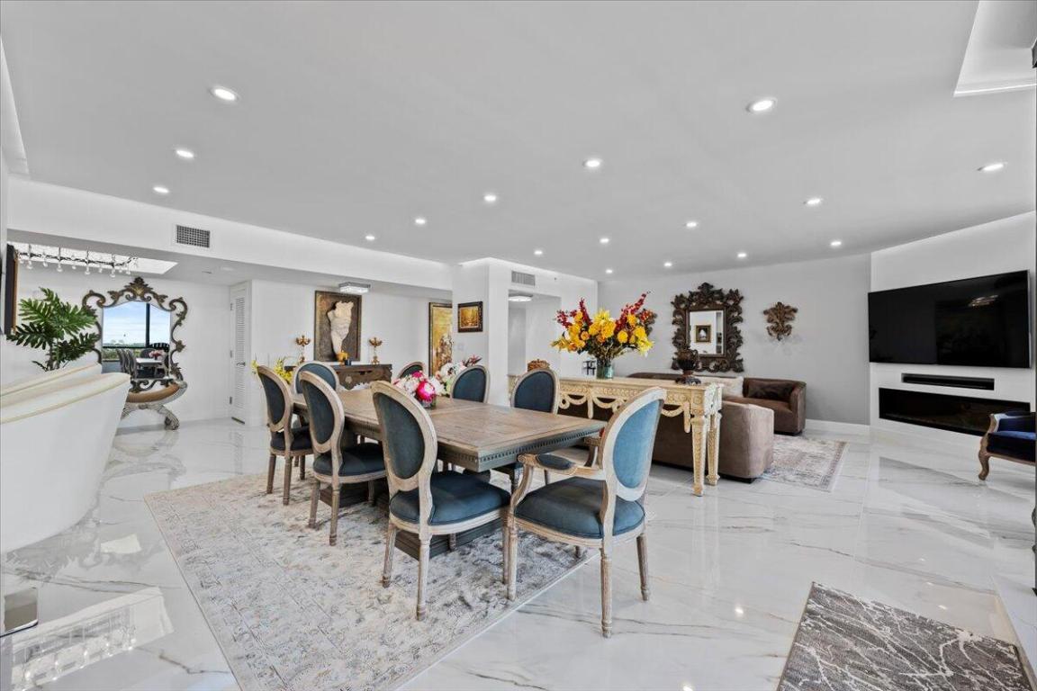 OLD PORT COVE LAKE POINT TOWER CONDO - Residential