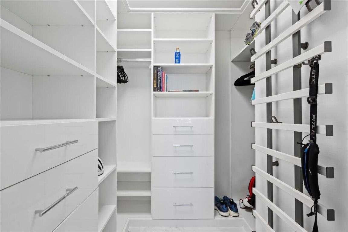 OLD PORT COVE LAKE POINT TOWER CONDO - Residential