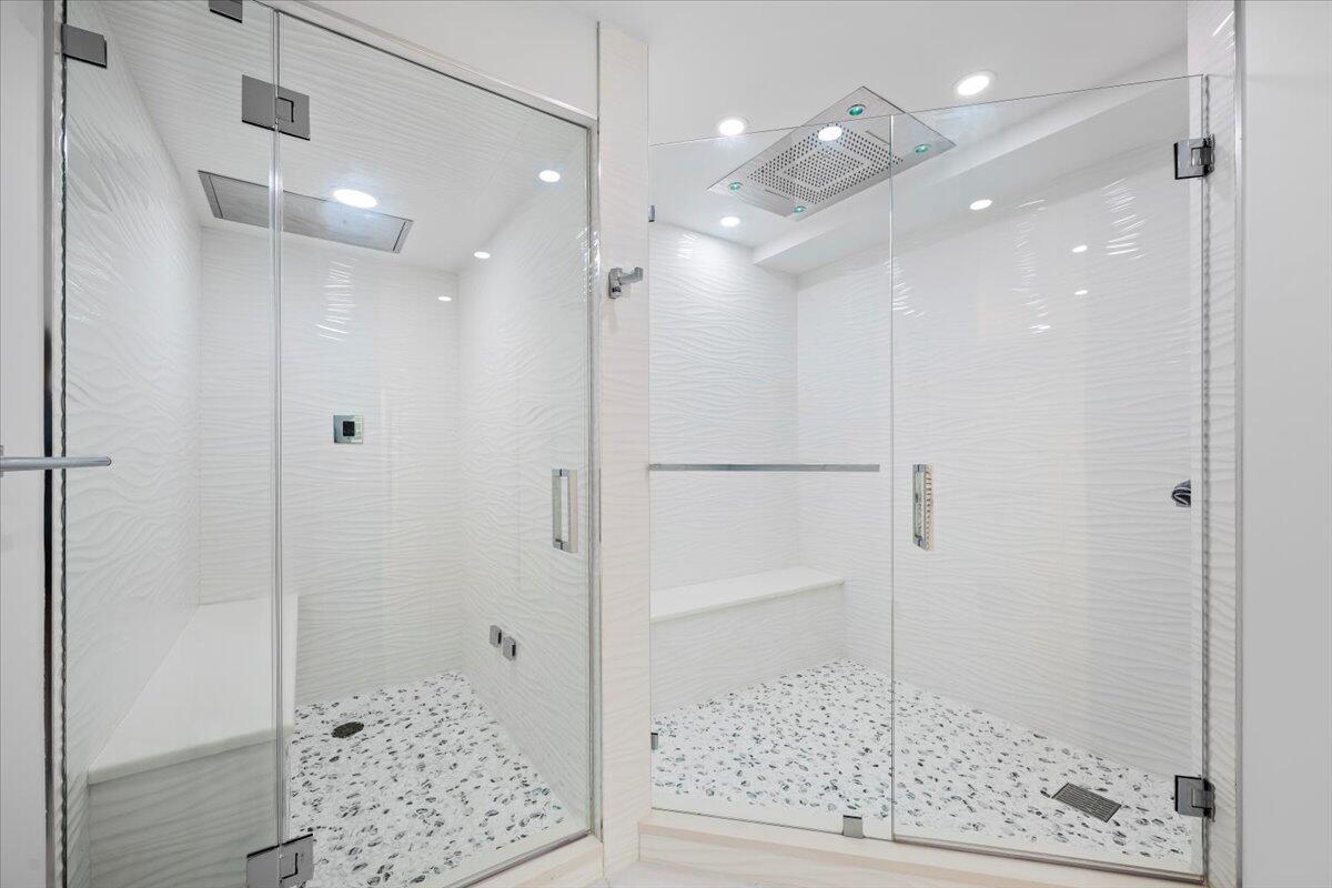 OLD PORT COVE LAKE POINT - Residential