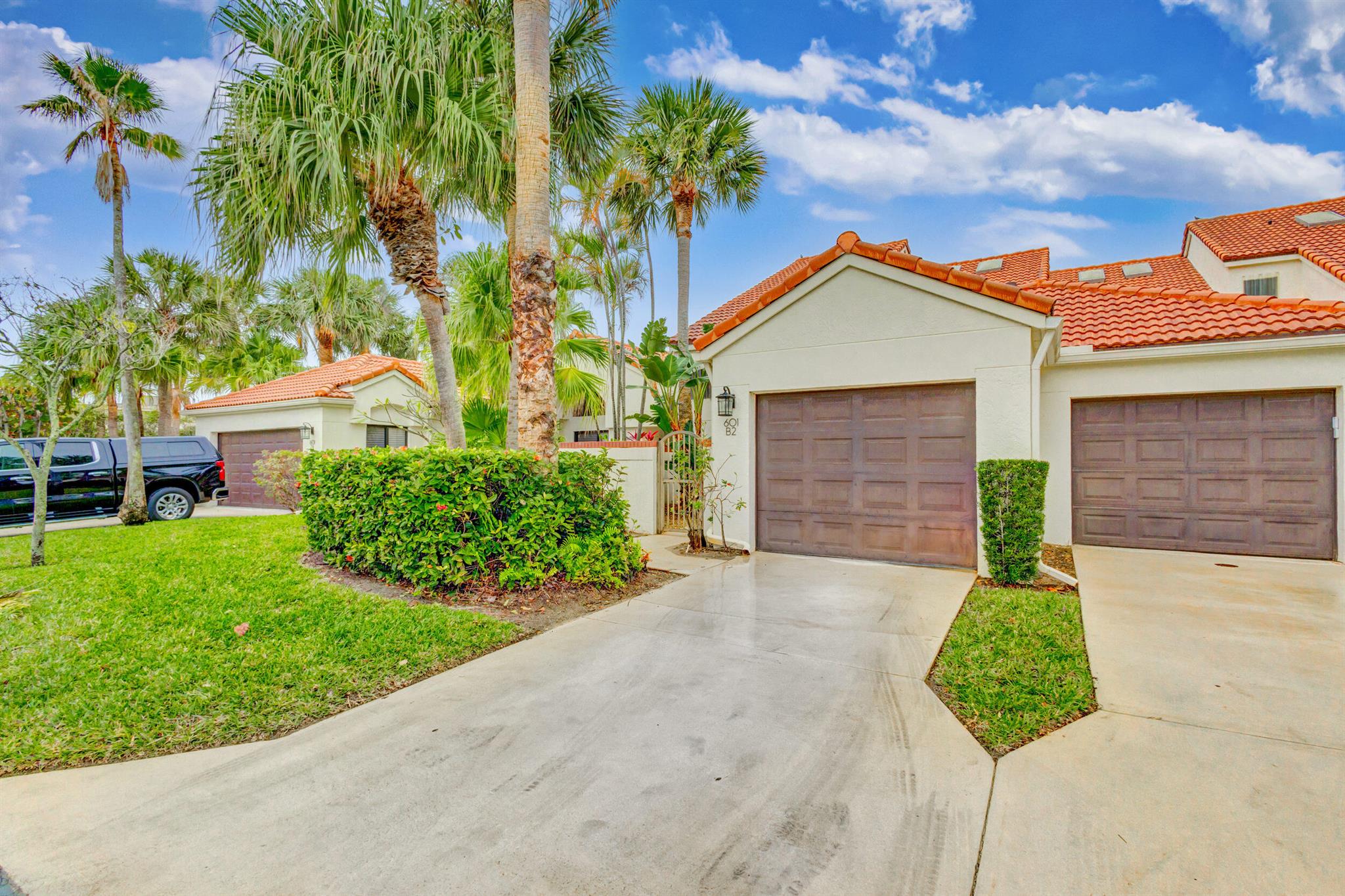 Beautifully updated ''villa'' features 2 master suites, one up one down, with 1/2 bath and bonus room downstairs that could be den/office. Available for immediate occupancy. One car garage, small, private pool with lanai. First floor great room features 2 story vaulted ceiling with skylights. Wood floors downstairs and whitewash vinyl flooring upstairs. Unit is in pristine condition adorned with marble, granite, stainless steel kitchen and so much more. Close to everything. 1/2 mile walk to a beautiful beach. Less than 10-15 minute walk to 10 restaurants, CVS, fitness center, Loggerhead Marinelife Center. Sea Oats amenities include community pool, clubhouse and tennis courts.