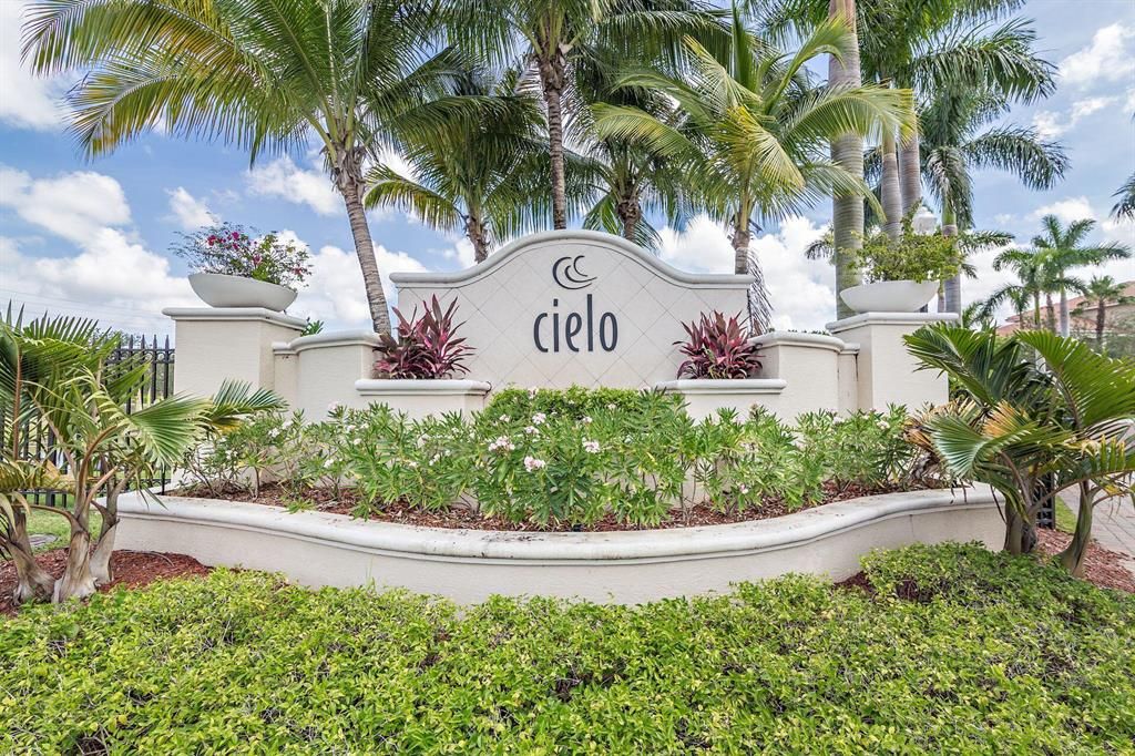 Photo of 4922 Vine Cliff Way E, Palm Beach Gardens, FL 33418 (MLS # R10879037)
