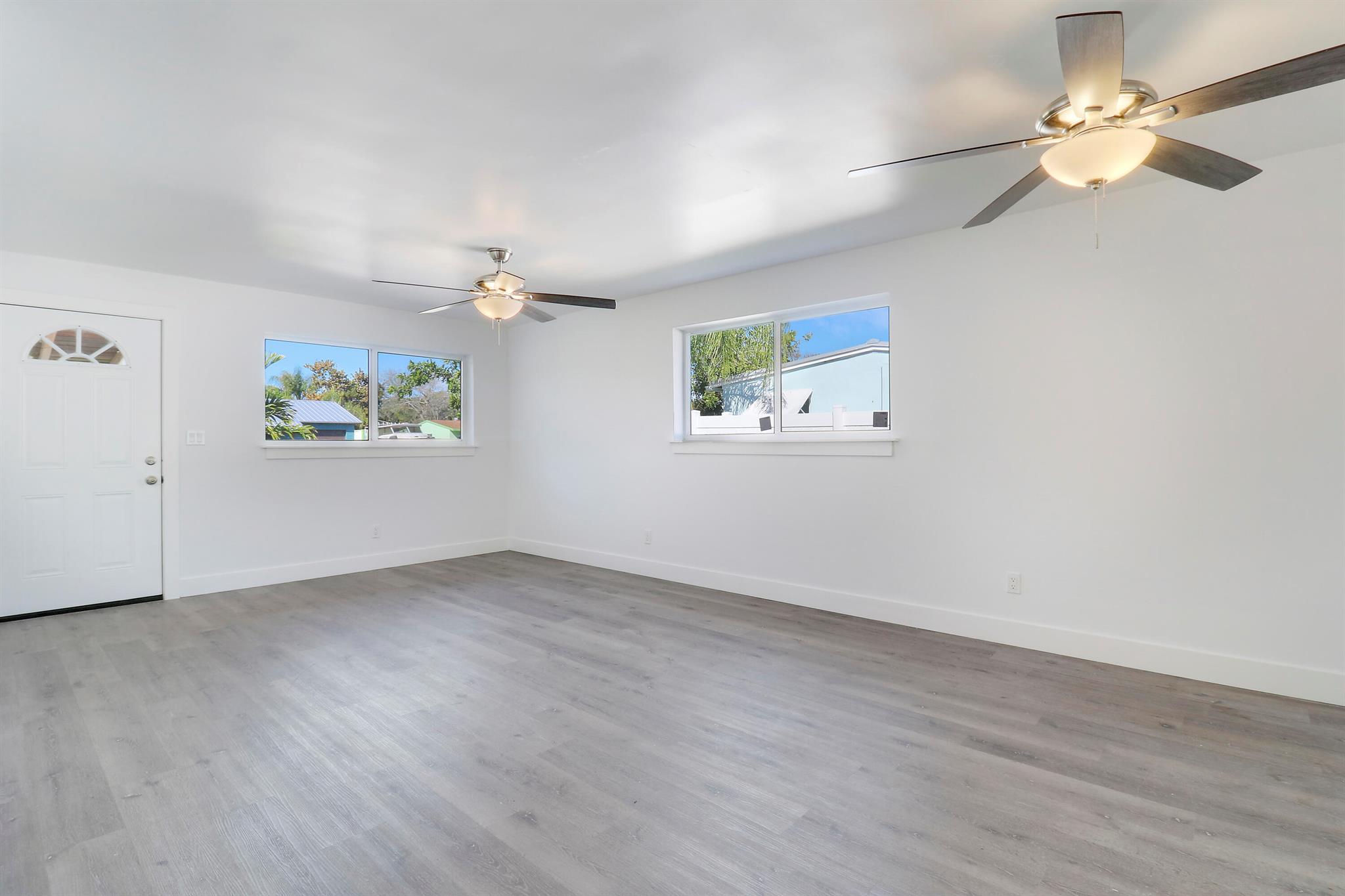 View photos, virtual tours, details... 18975 SE Homewood Avenue