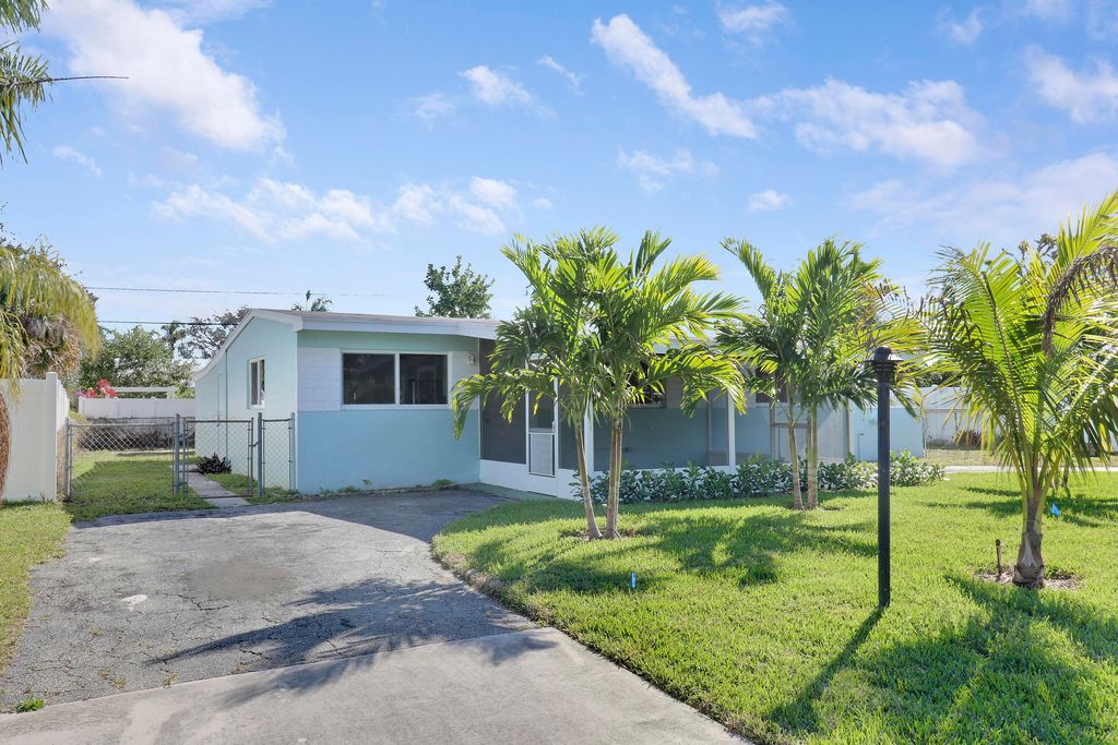 Photo of 18975 SE Homewood Avenue, Jupiter, FL 33469 (MLS # R11072282)