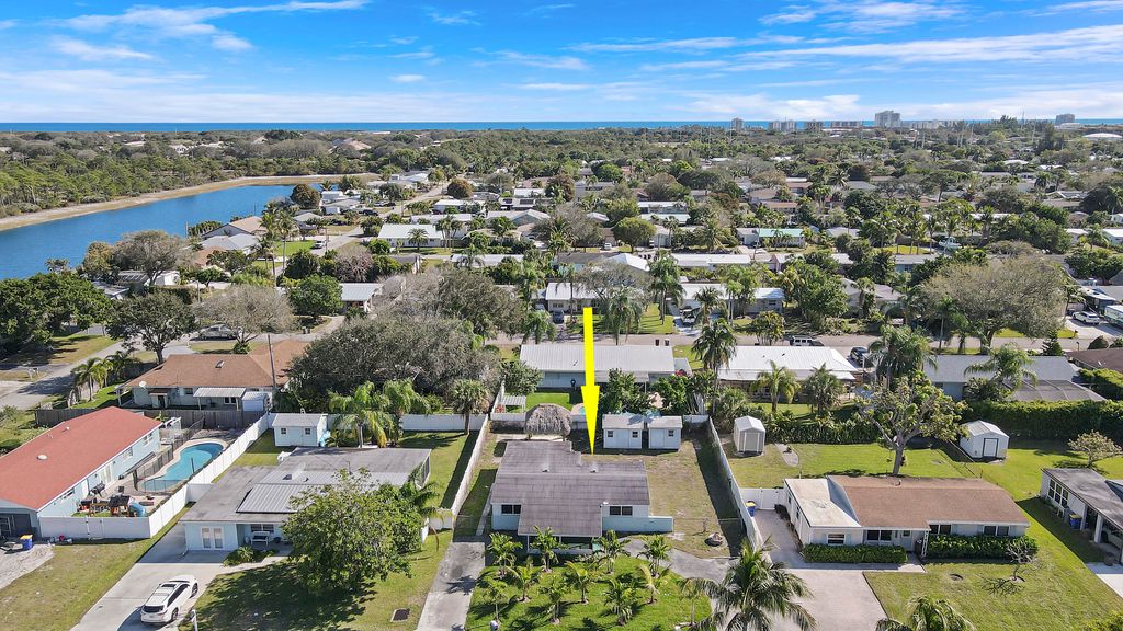 Photo of 18975 SE Homewood Avenue, Jupiter, FL 33469 (MLS # R11072282)